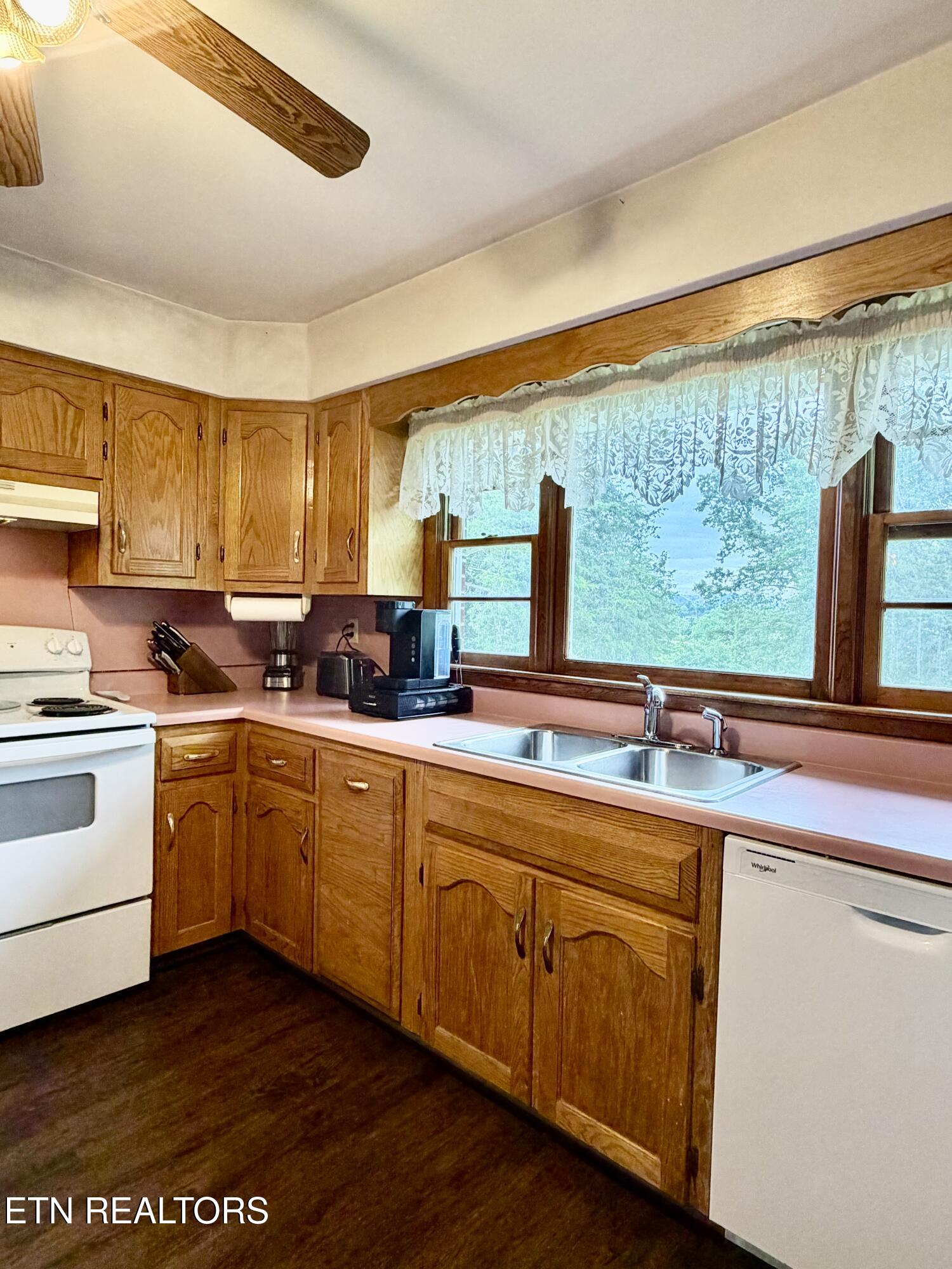 371 Pinecrest Road Jacksboro TN 37757