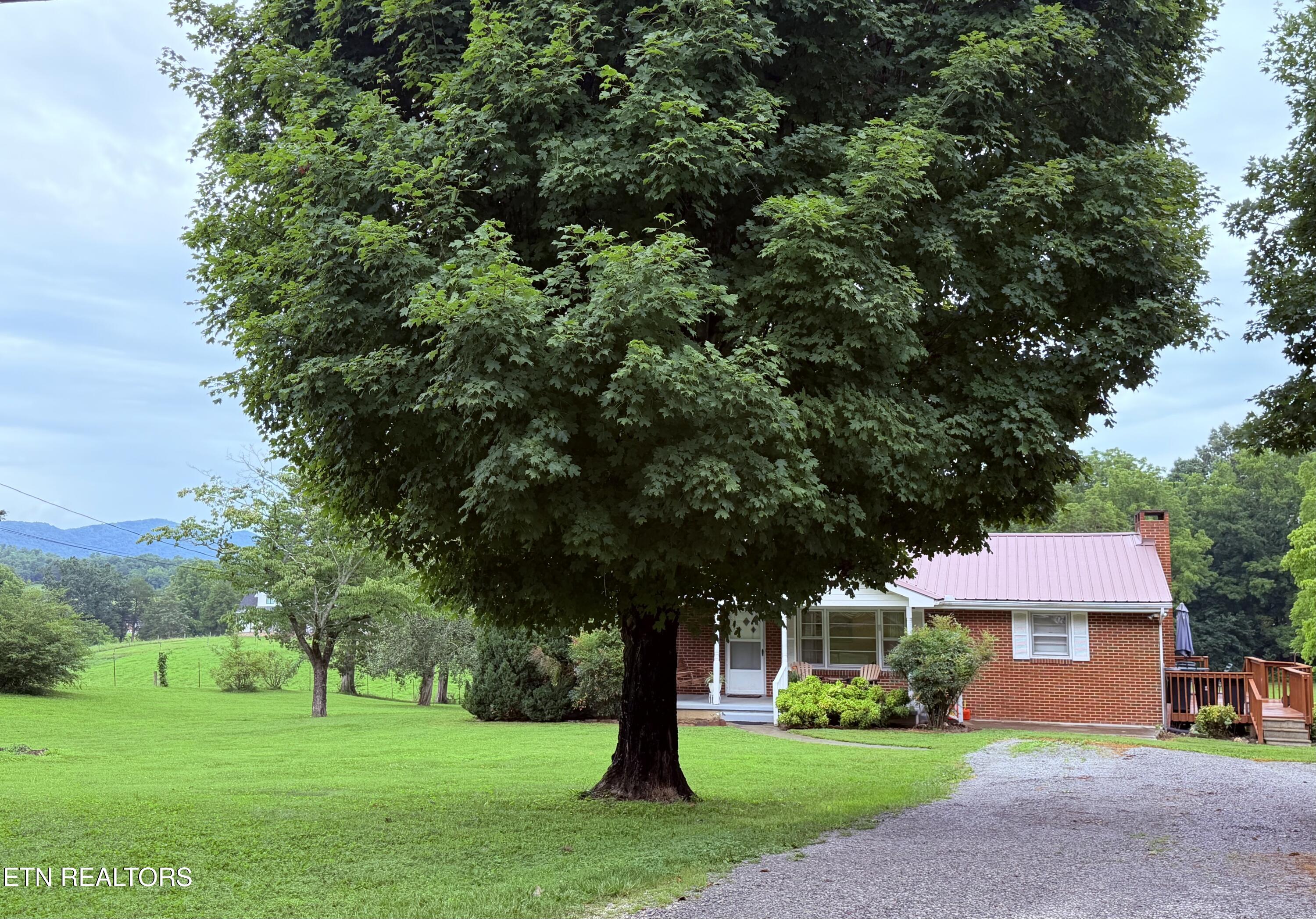 371 Pinecrest Road Jacksboro TN 37757