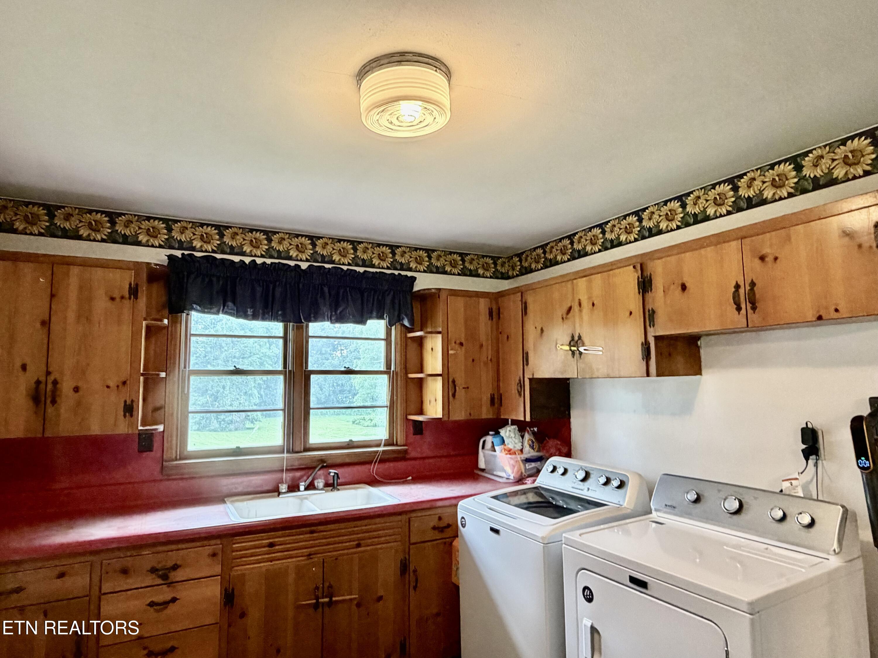 371 Pinecrest Road Jacksboro TN 37757