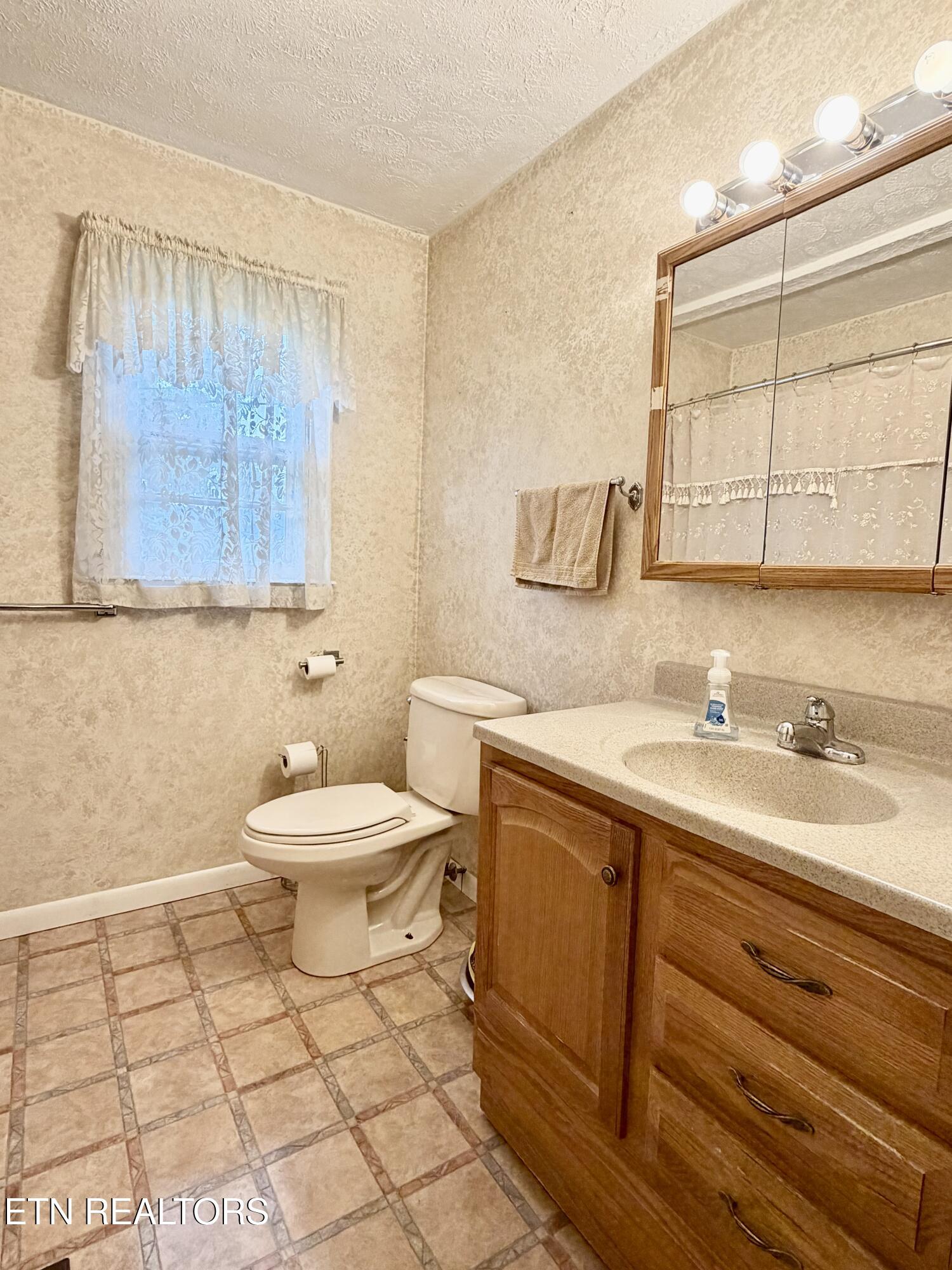 371 Pinecrest Road Jacksboro TN 37757