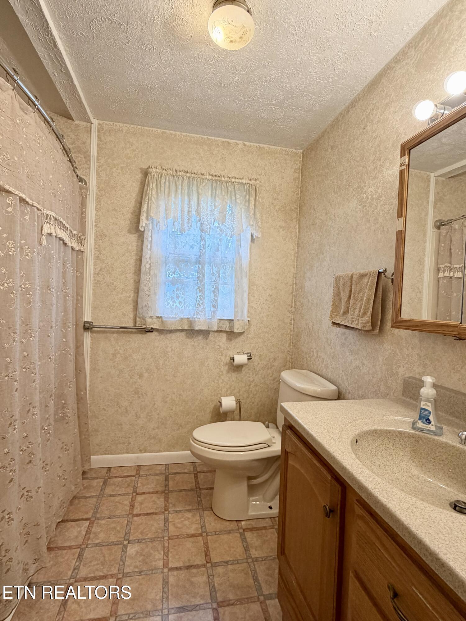 371 Pinecrest Road Jacksboro TN 37757