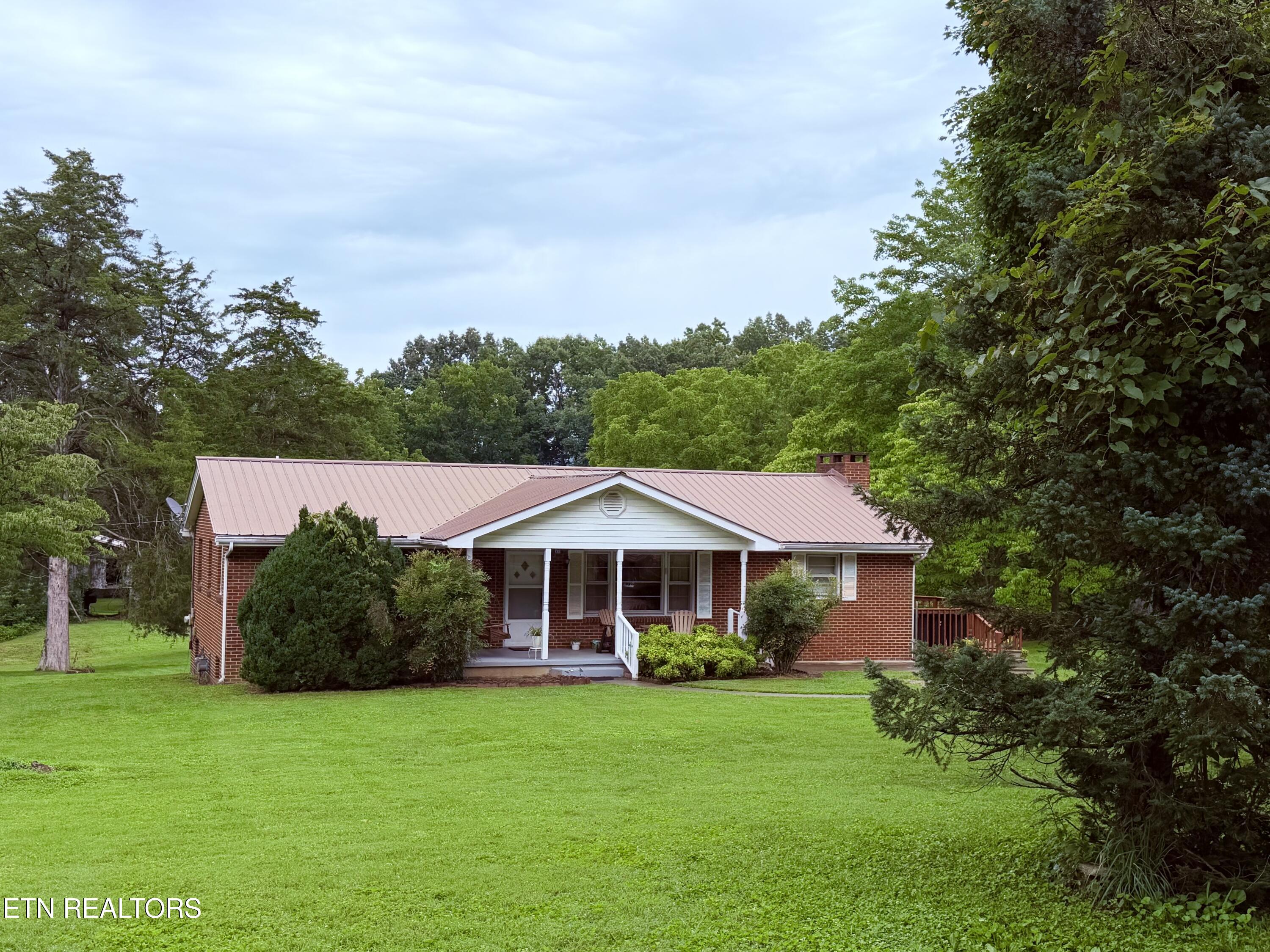 371 Pinecrest Road Jacksboro TN 37757