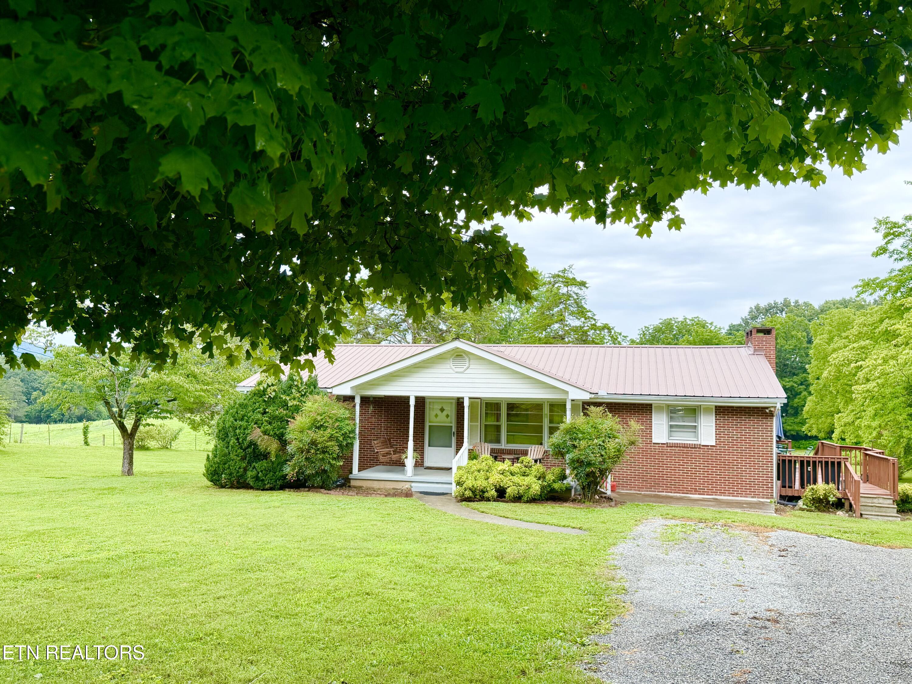 371 Pinecrest Road Jacksboro TN 37757