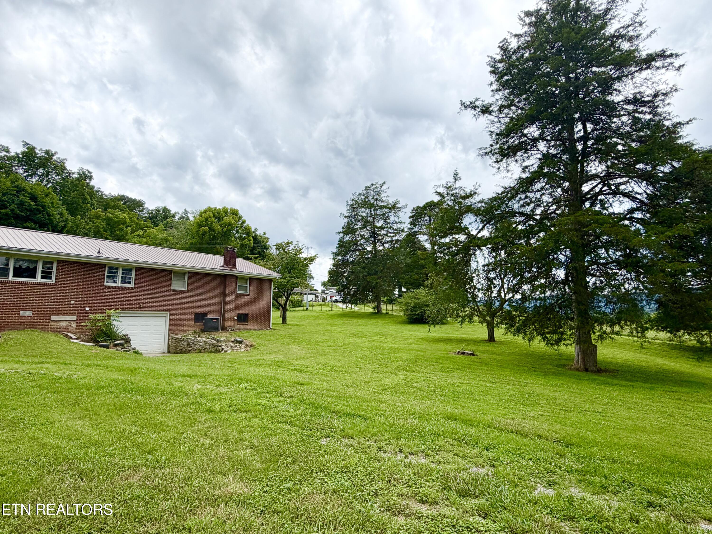 371 Pinecrest Road Jacksboro TN 37757