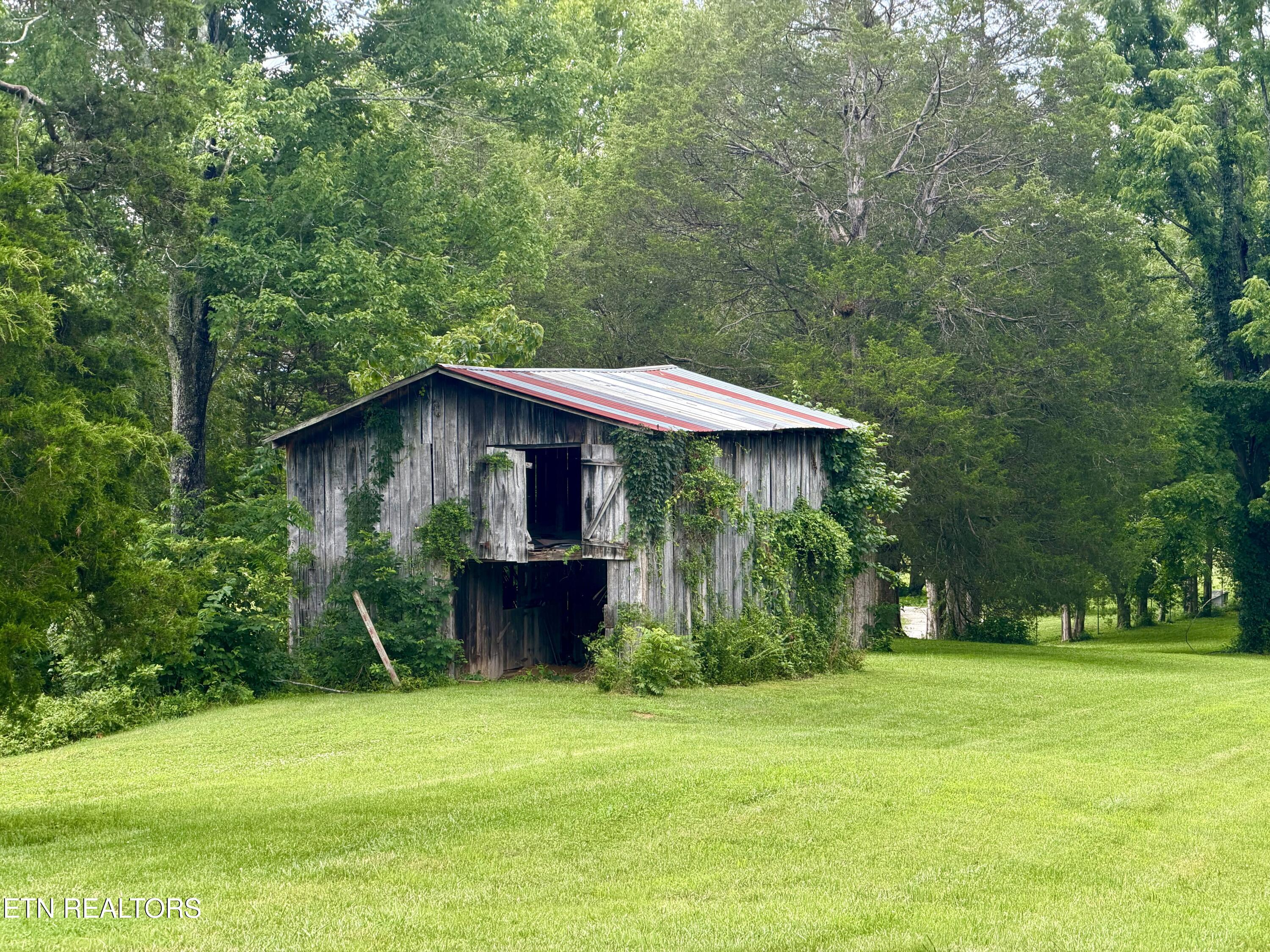371 Pinecrest Road Jacksboro TN 37757