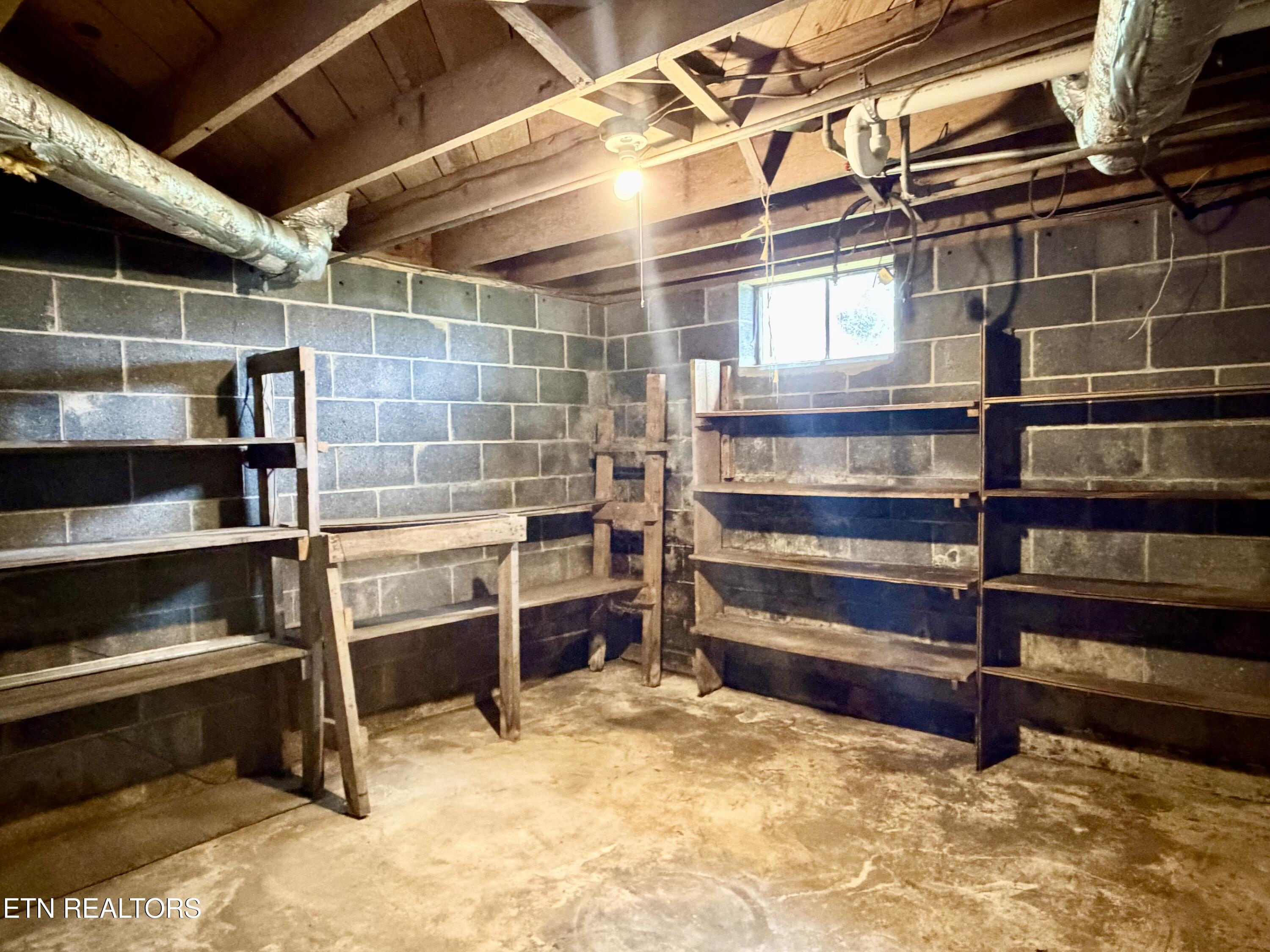 371 Pinecrest Road Jacksboro TN 37757