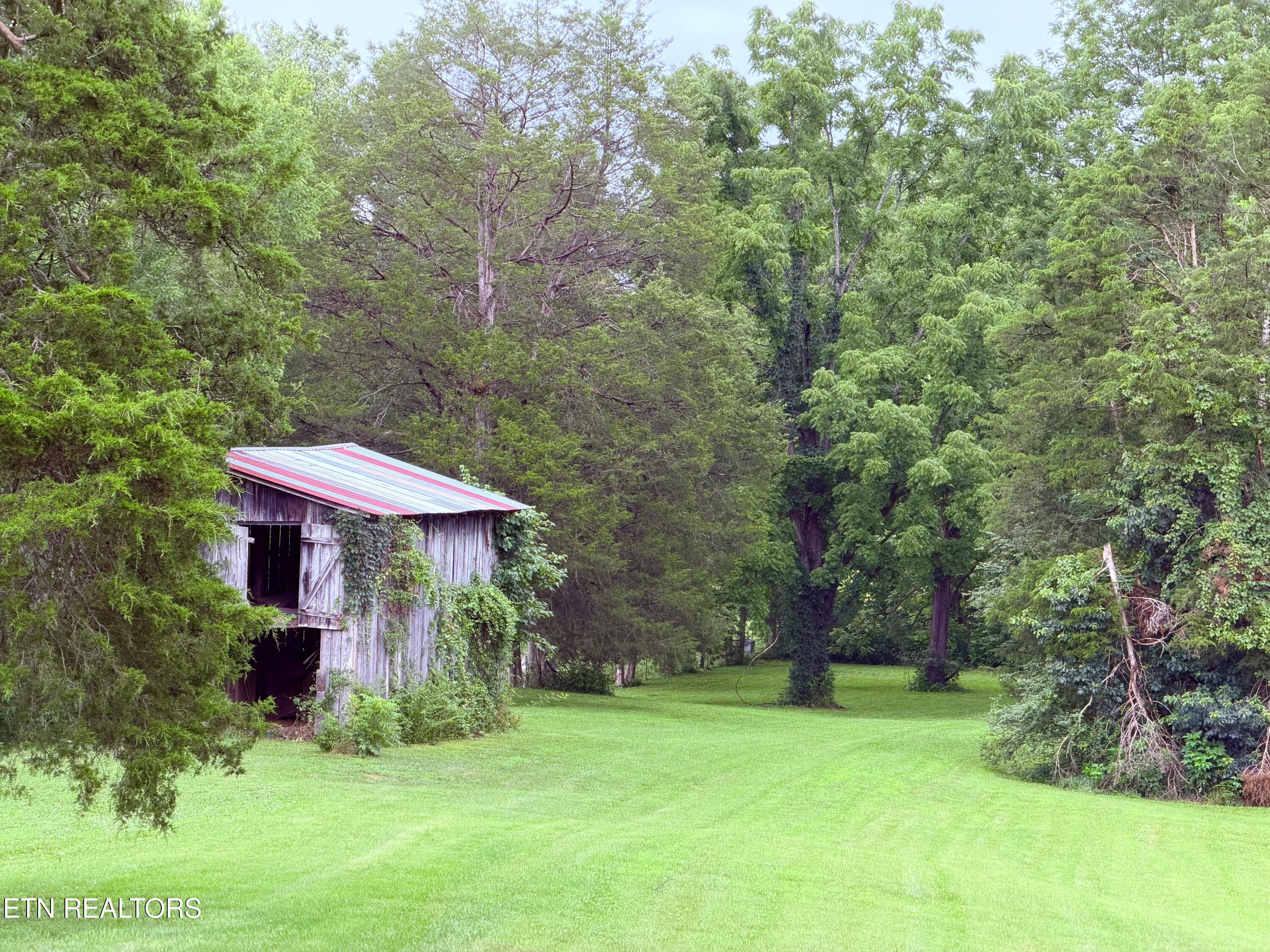 371 Pinecrest Road Jacksboro TN 37757