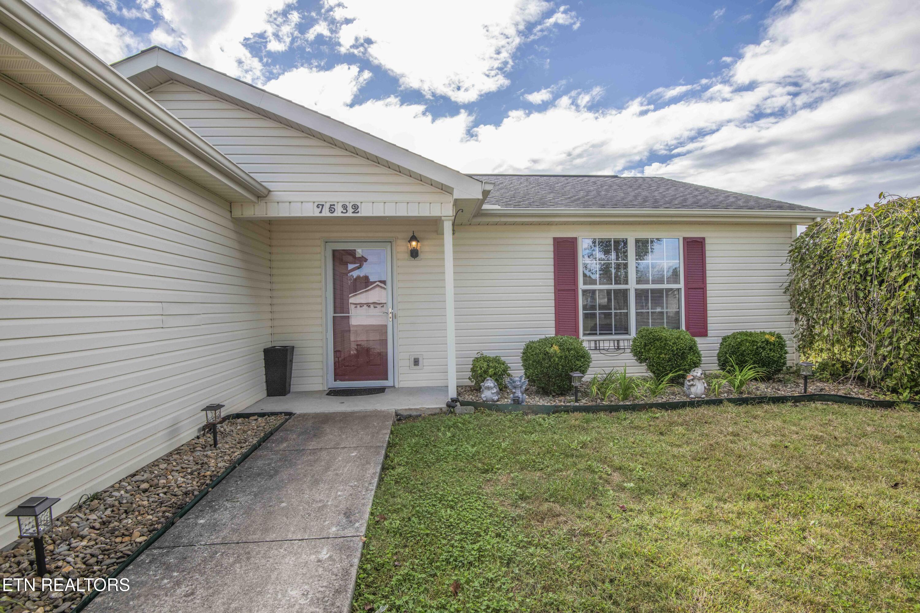 7532 Gary White Road Corryton TN 37721