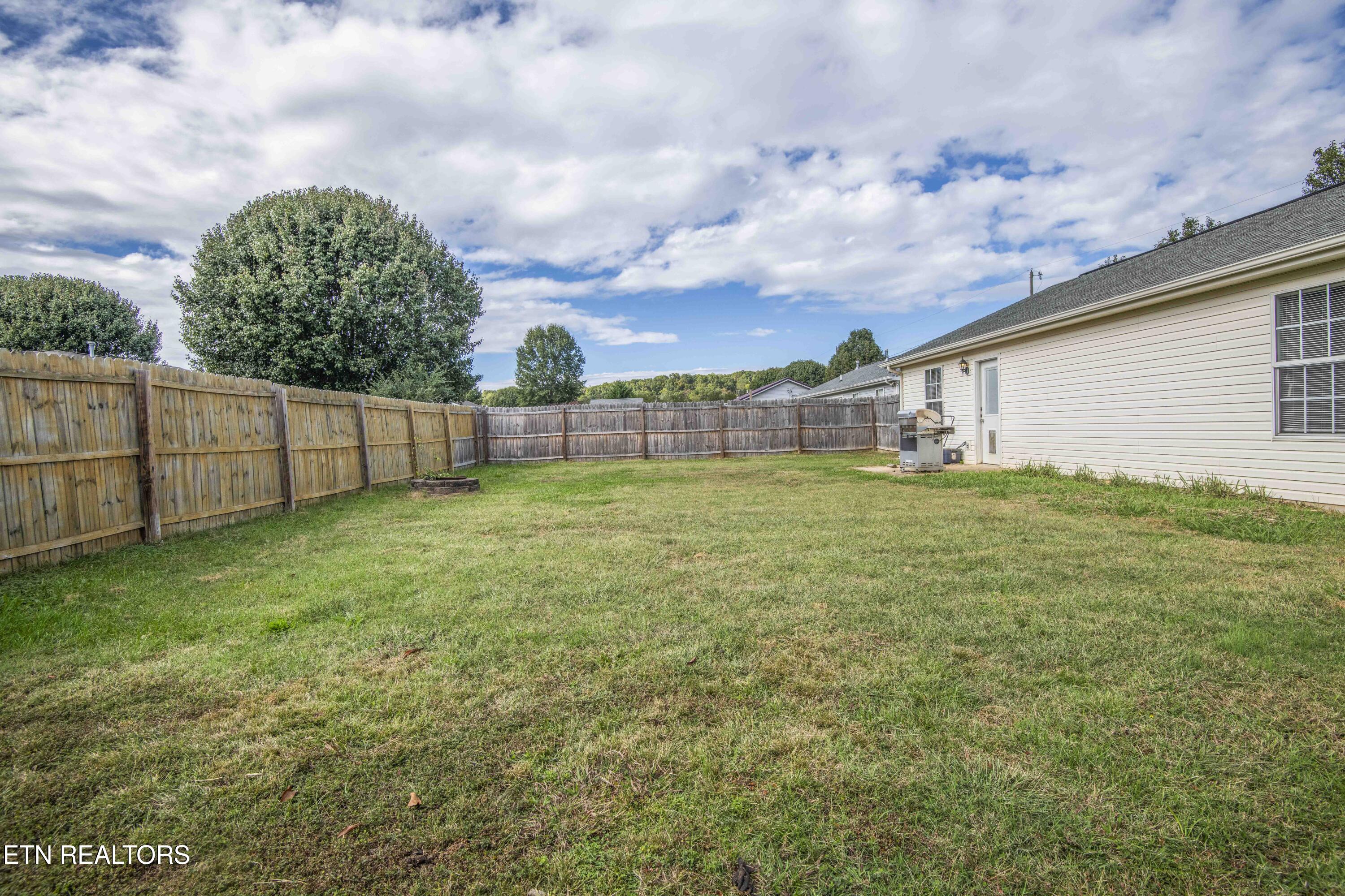 7532 Gary White Road Corryton TN 37721