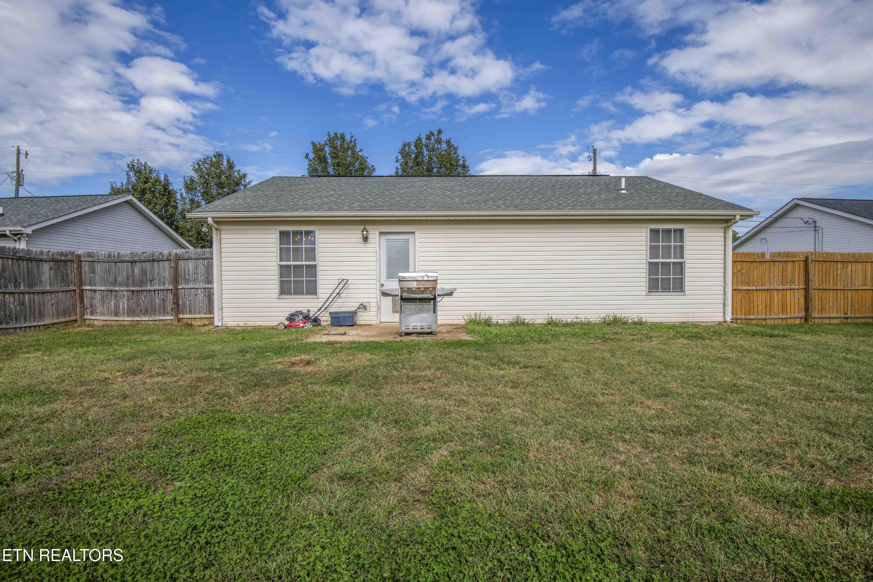 7532 Gary White Road Corryton TN 37721