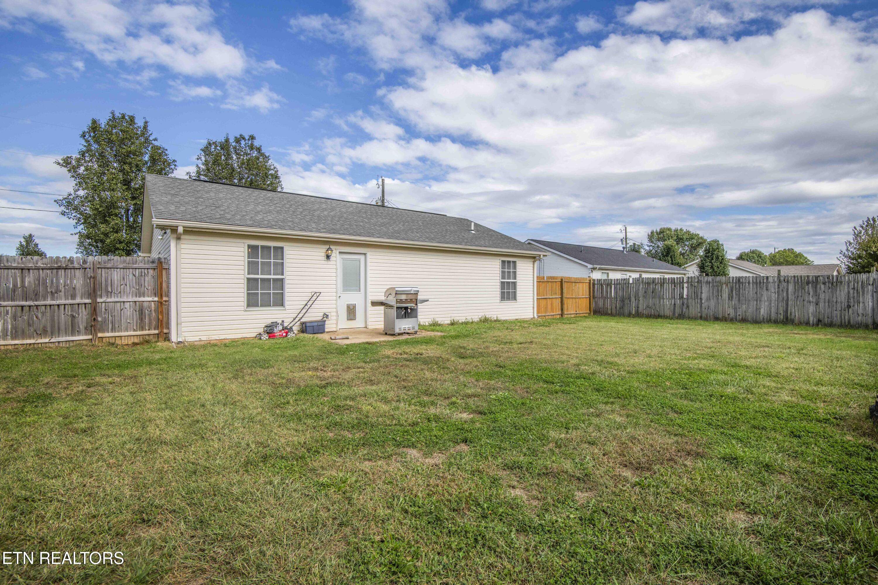 7532 Gary White Road Corryton TN 37721