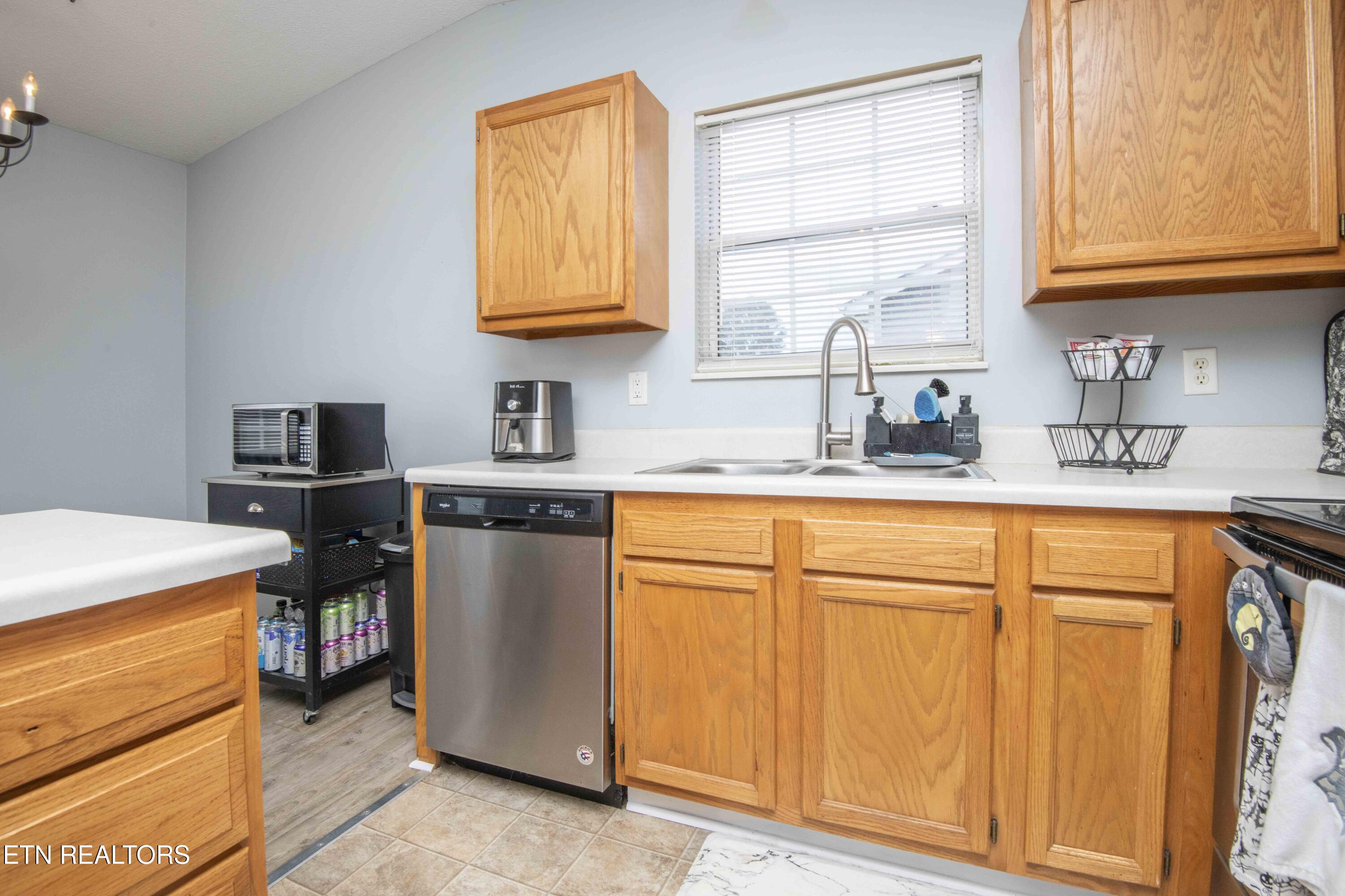 7532 Gary White Road Corryton TN 37721