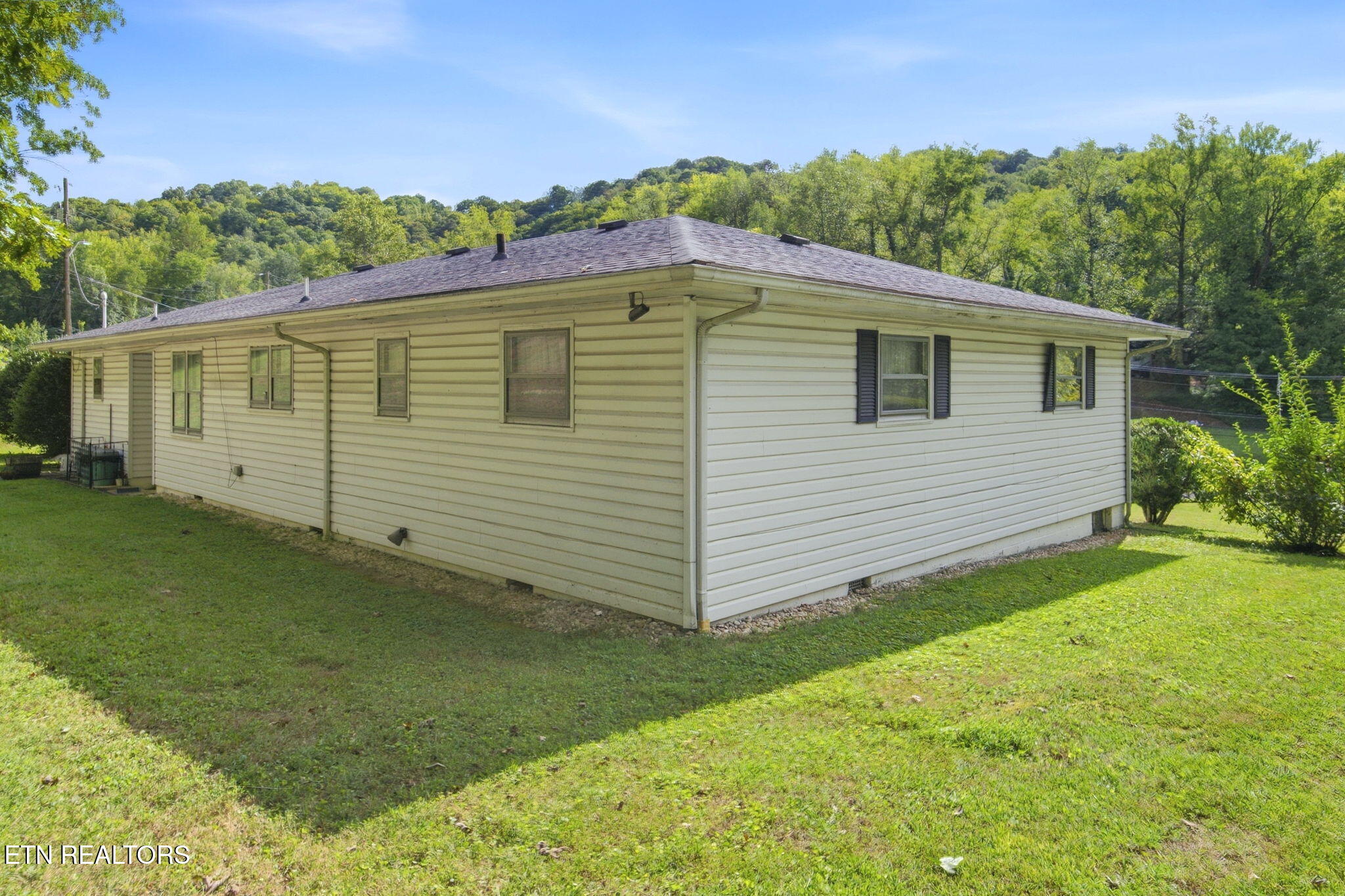 209 Oak Street Jellico TN 37762