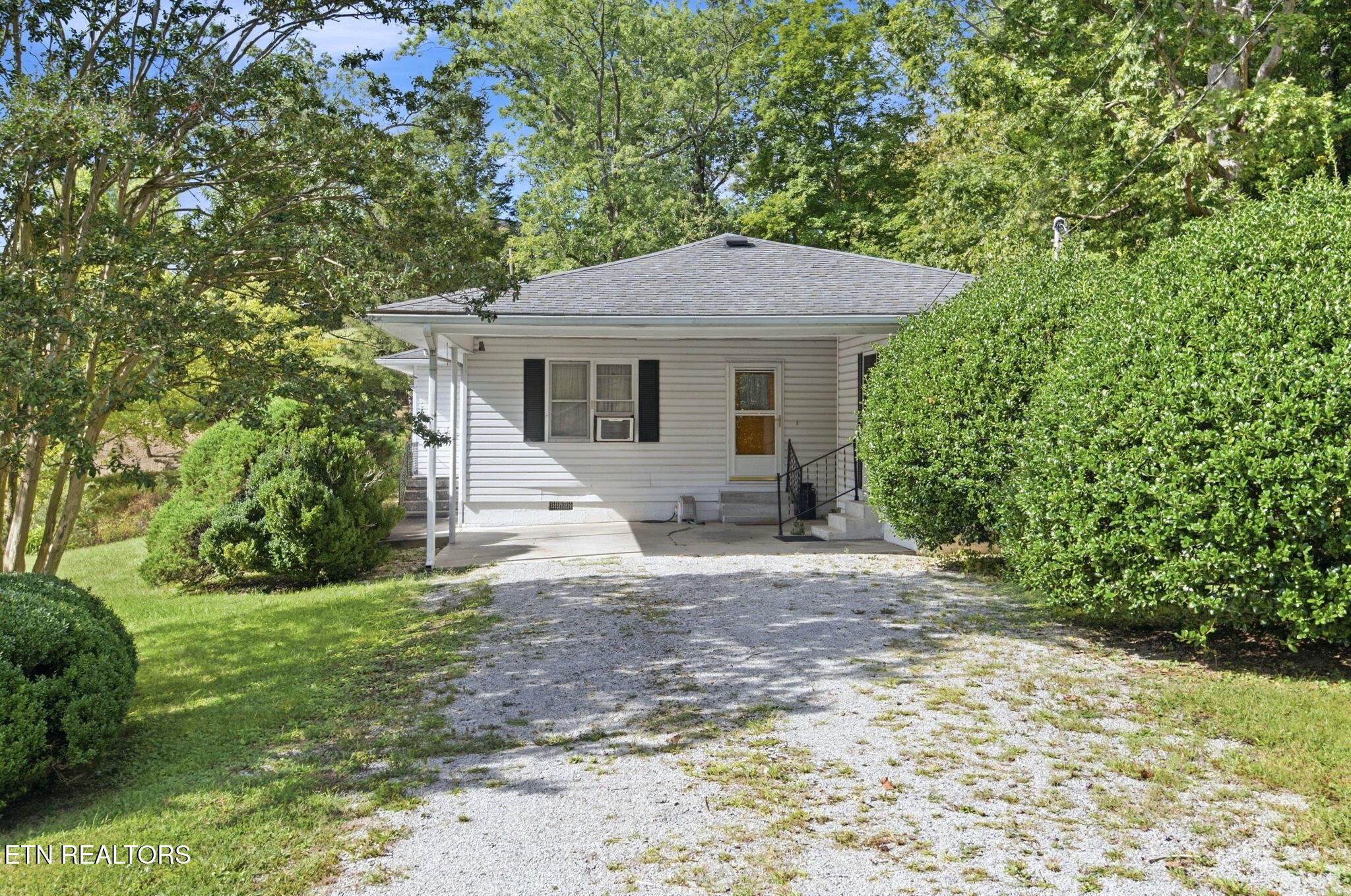 209 Oak Street Jellico TN 37762