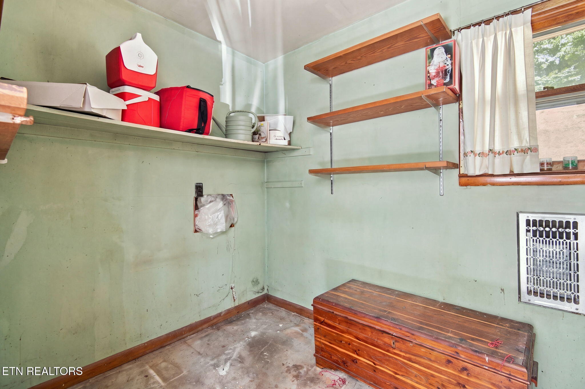 209 Oak Street Jellico TN 37762
