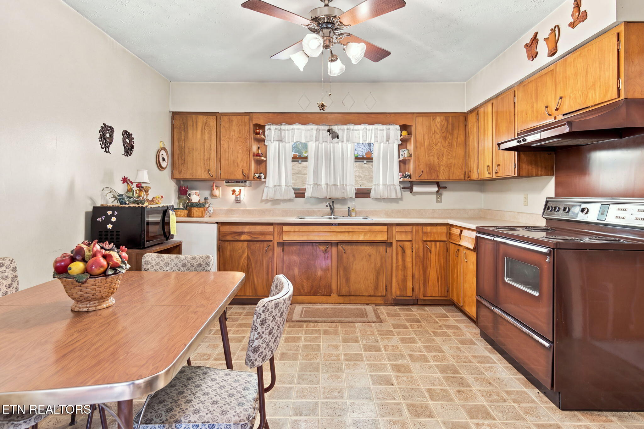 209 Oak Street Jellico TN 37762