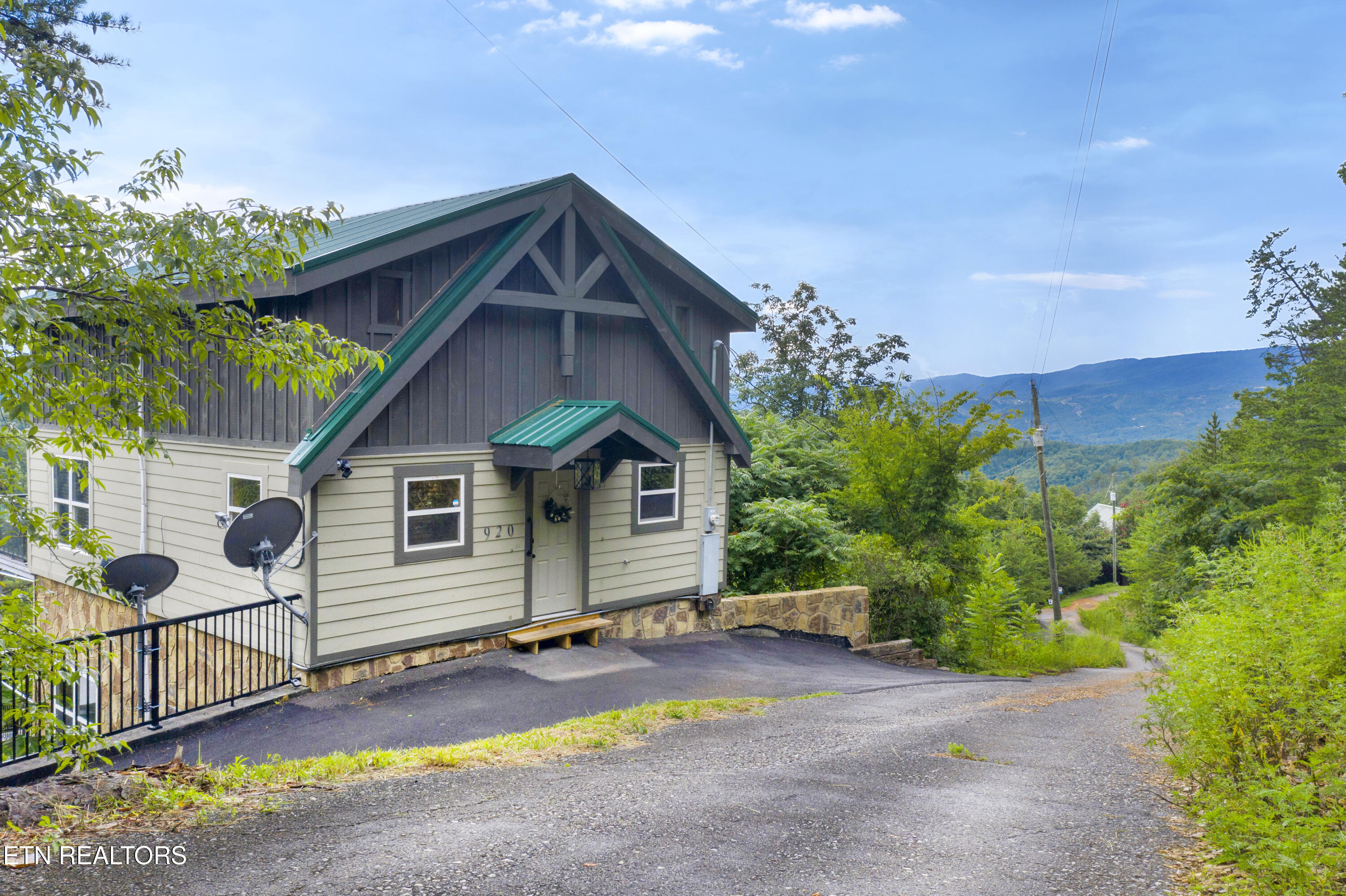 920 Falcon View Way Sevierville TN 37862