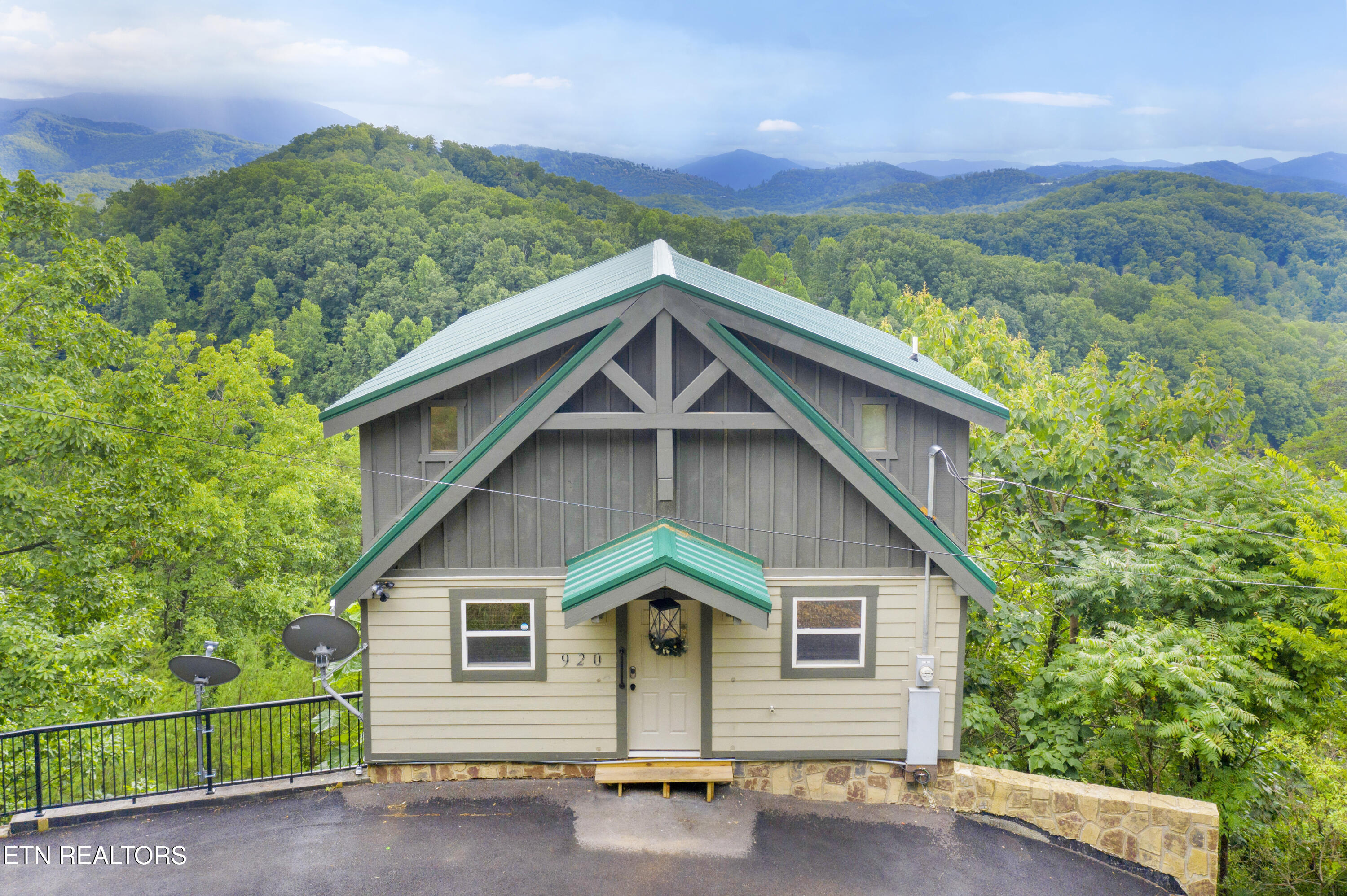 920 Falcon View Way Sevierville TN 37862