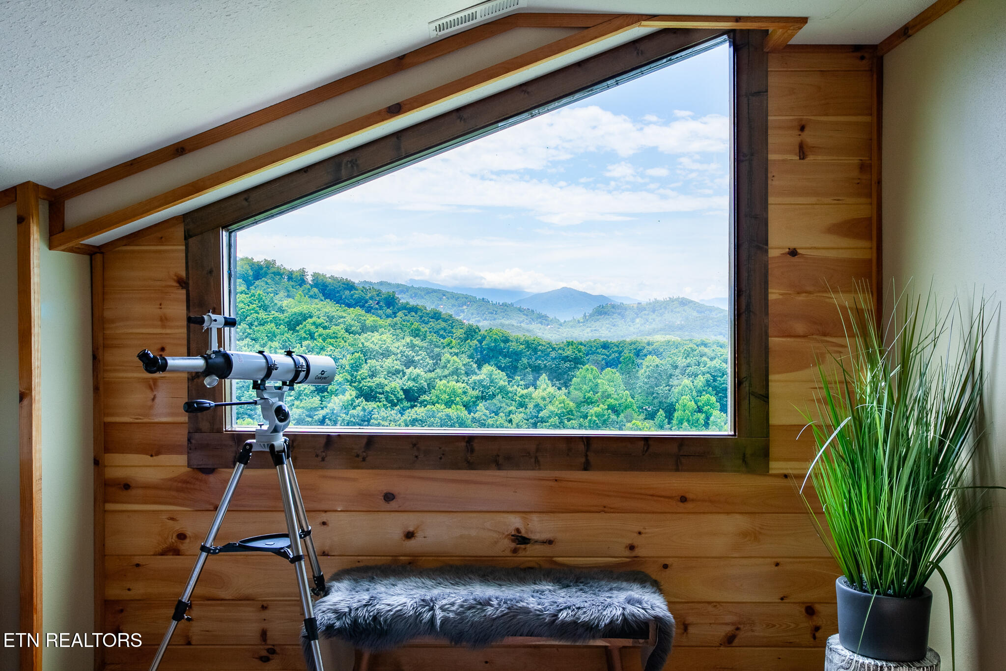 920 Falcon View Way Sevierville TN 37862