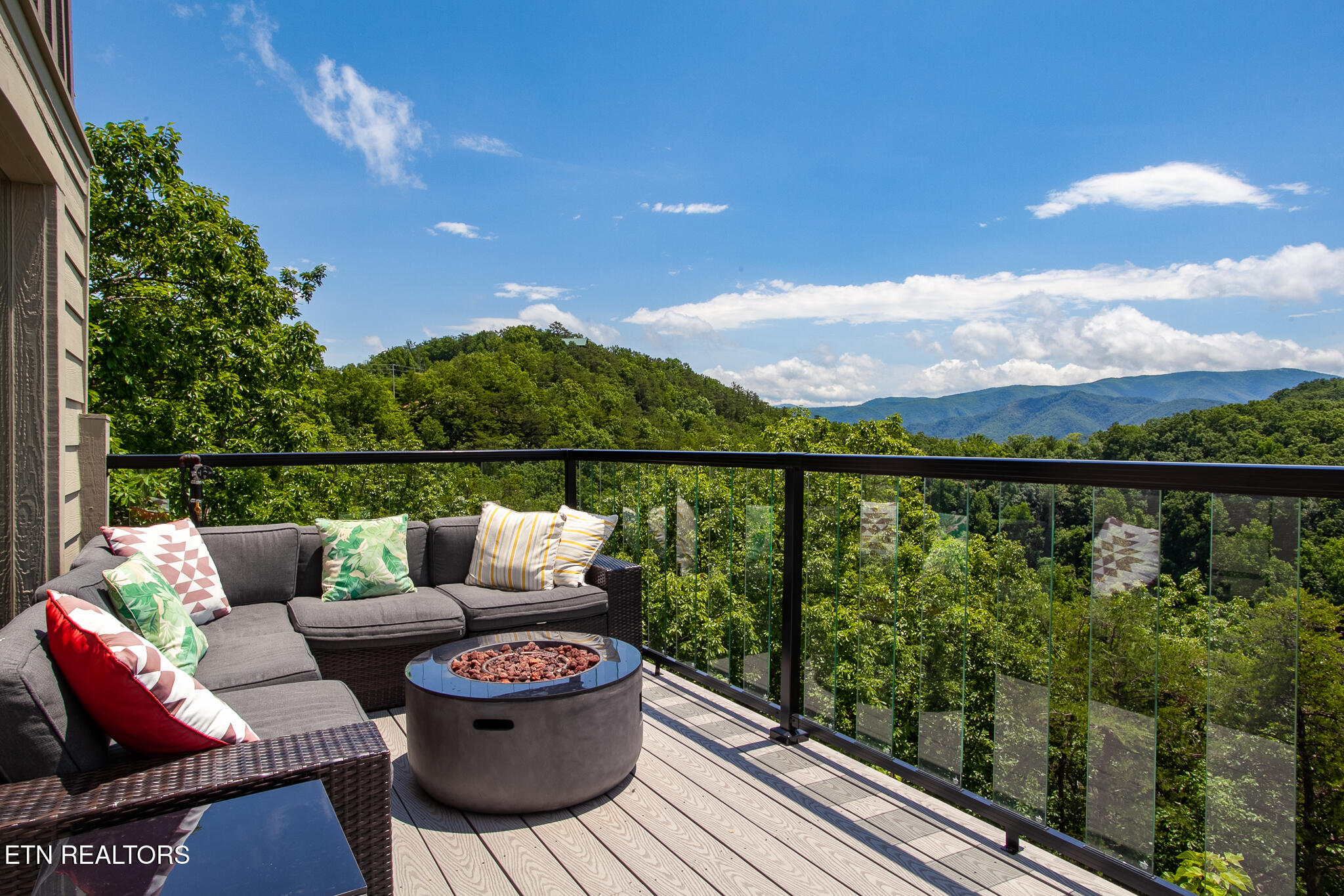 920 Falcon View Way Sevierville TN 37862
