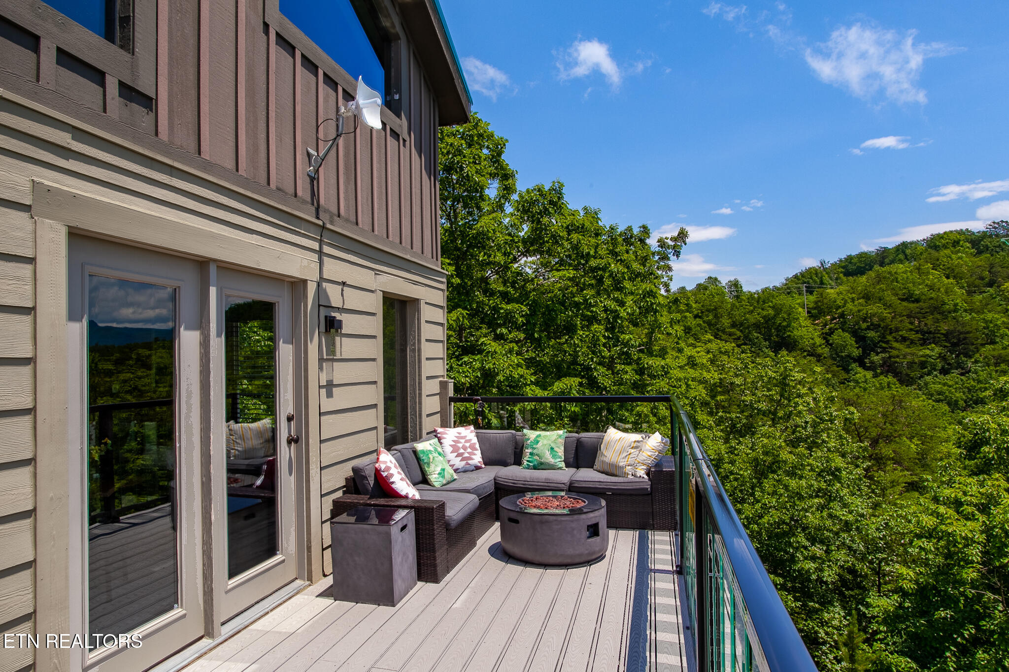 920 Falcon View Way Sevierville TN 37862