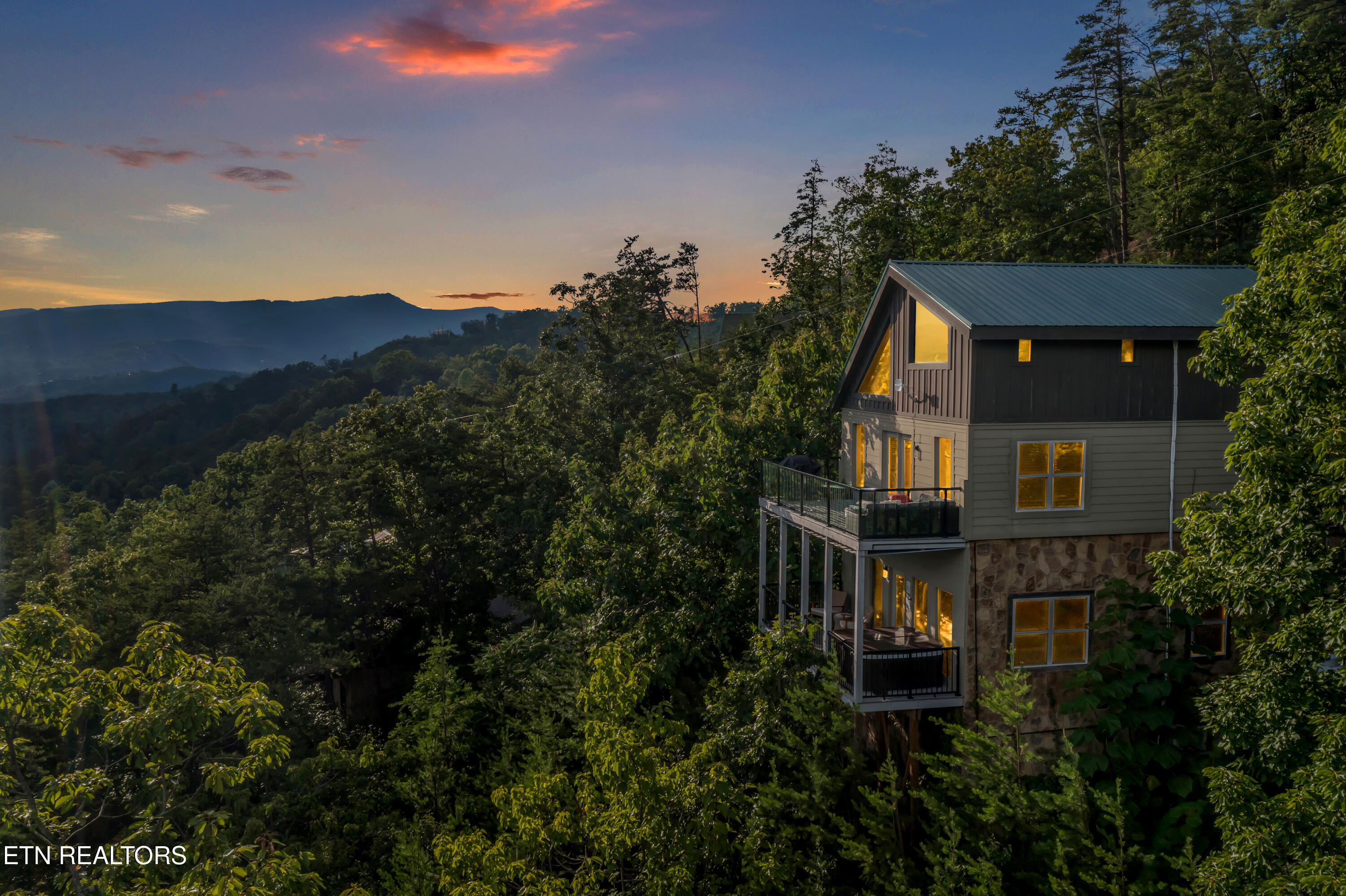920 Falcon View Way Sevierville TN 37862