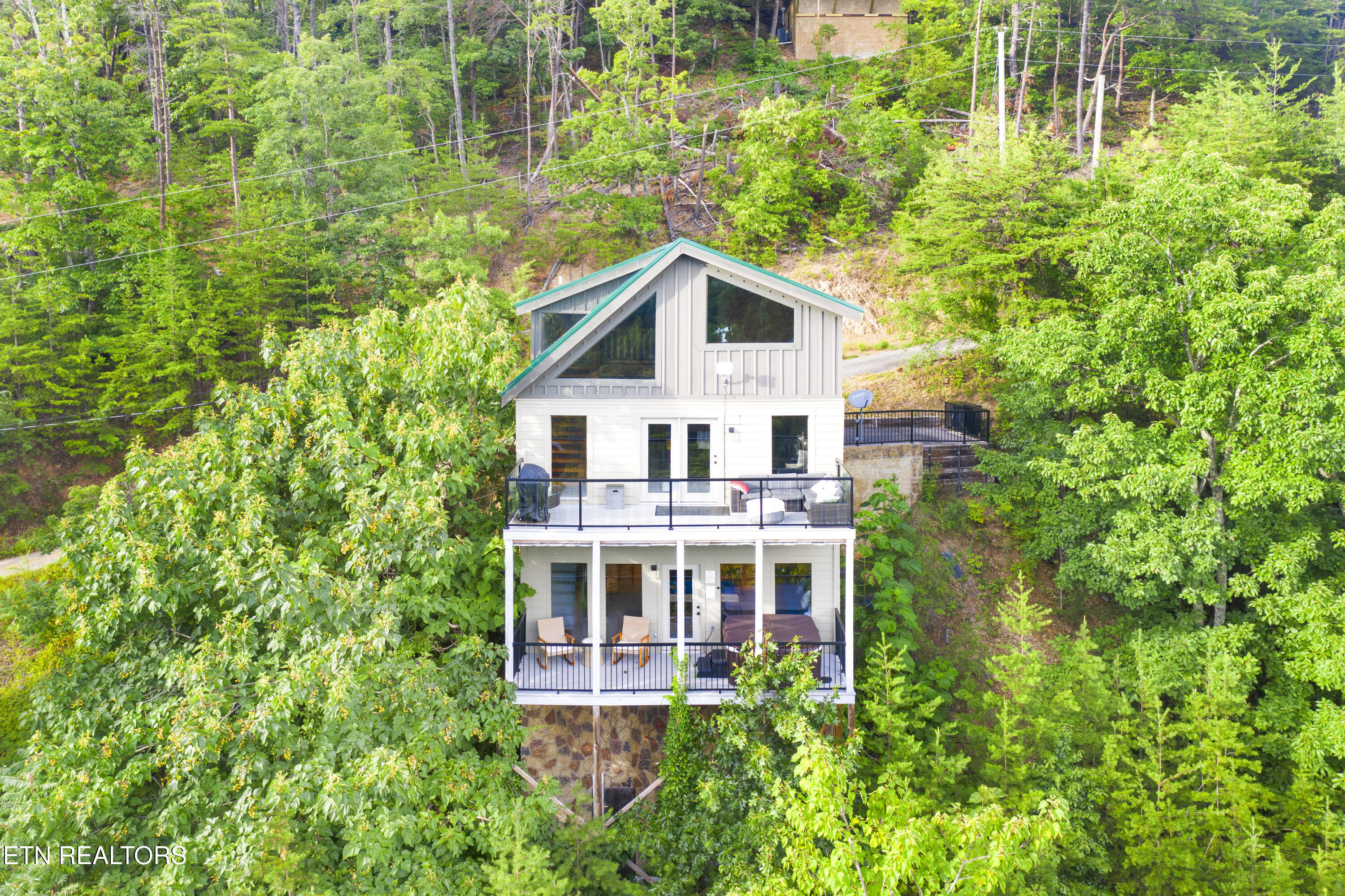 920 Falcon View Way Sevierville TN 37862