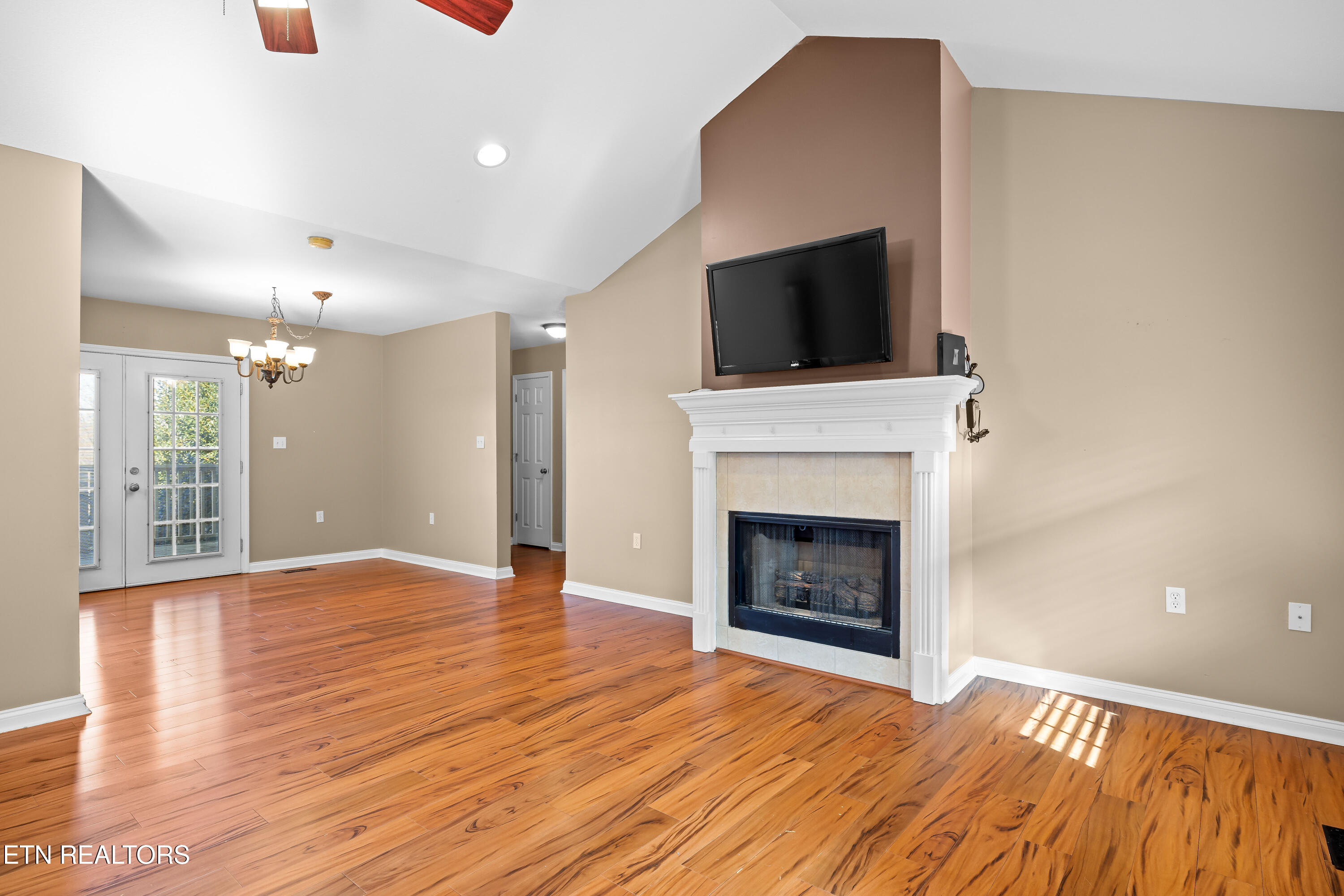 2447 Whisper Creek Drive Friendsville TN 37737