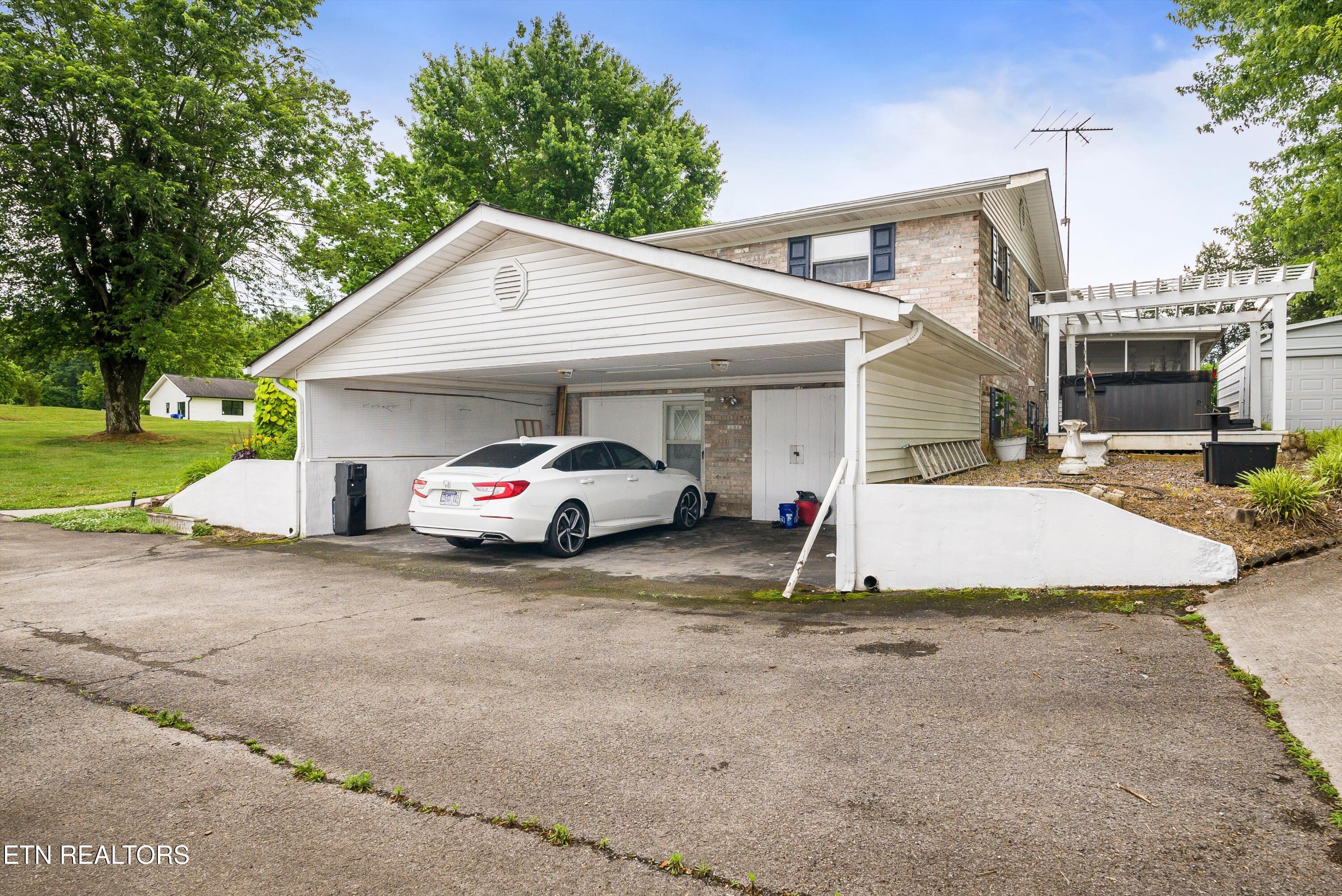905 N East End Road Strawberry Plains TN 37871