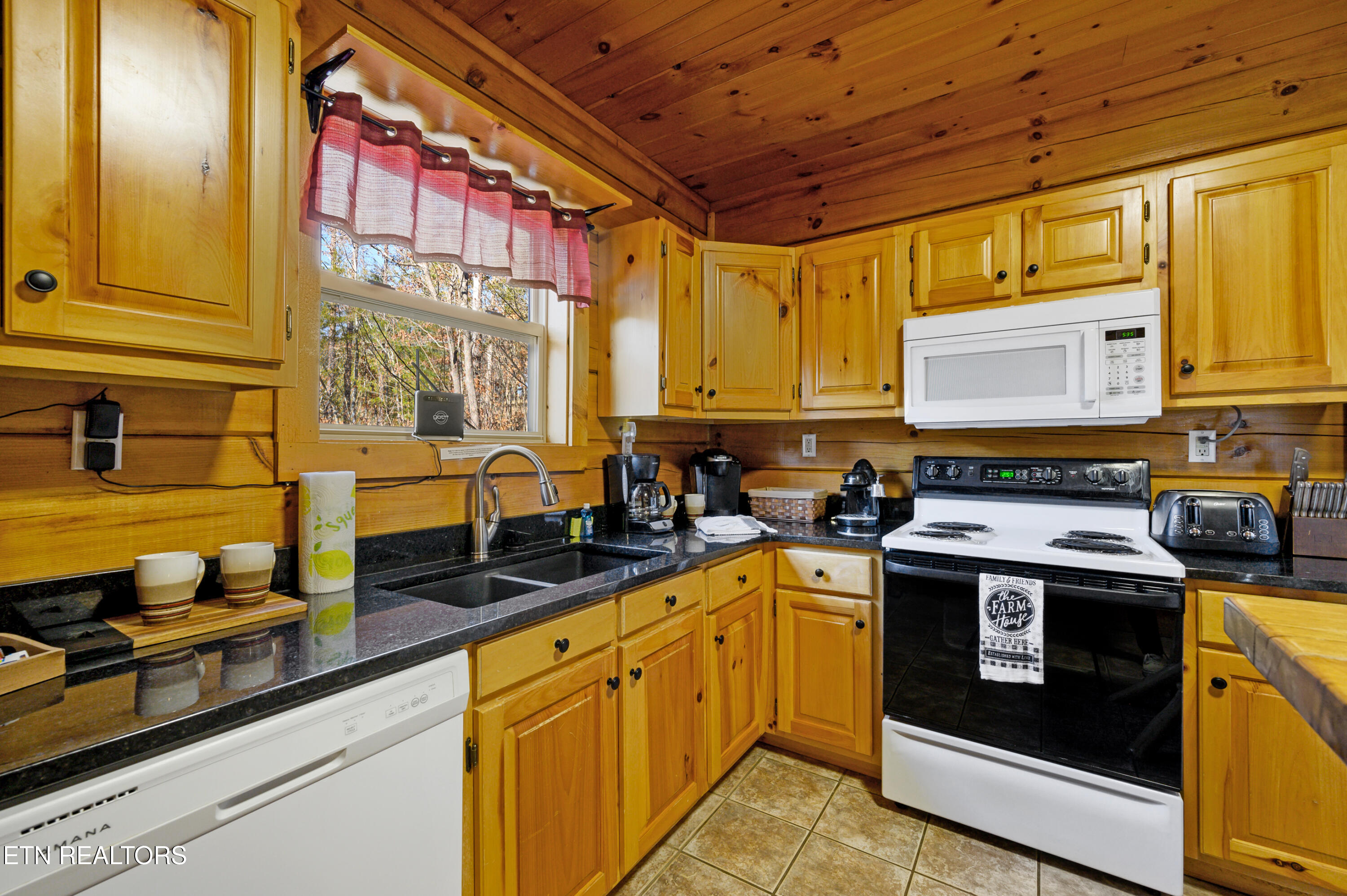 634 Magic Kingdom Lane Sevierville TN 37876