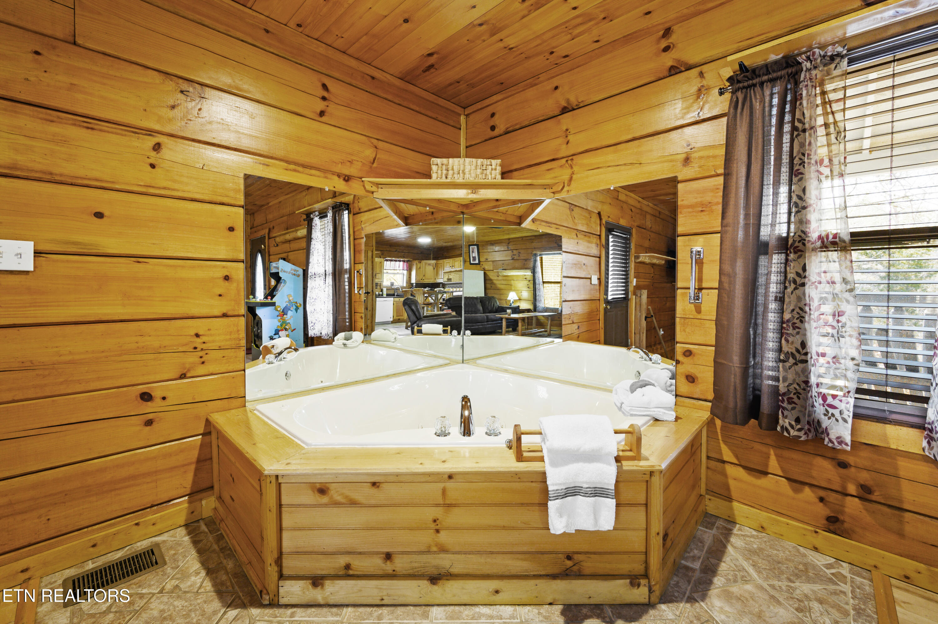 634 Magic Kingdom Lane Sevierville TN 37876