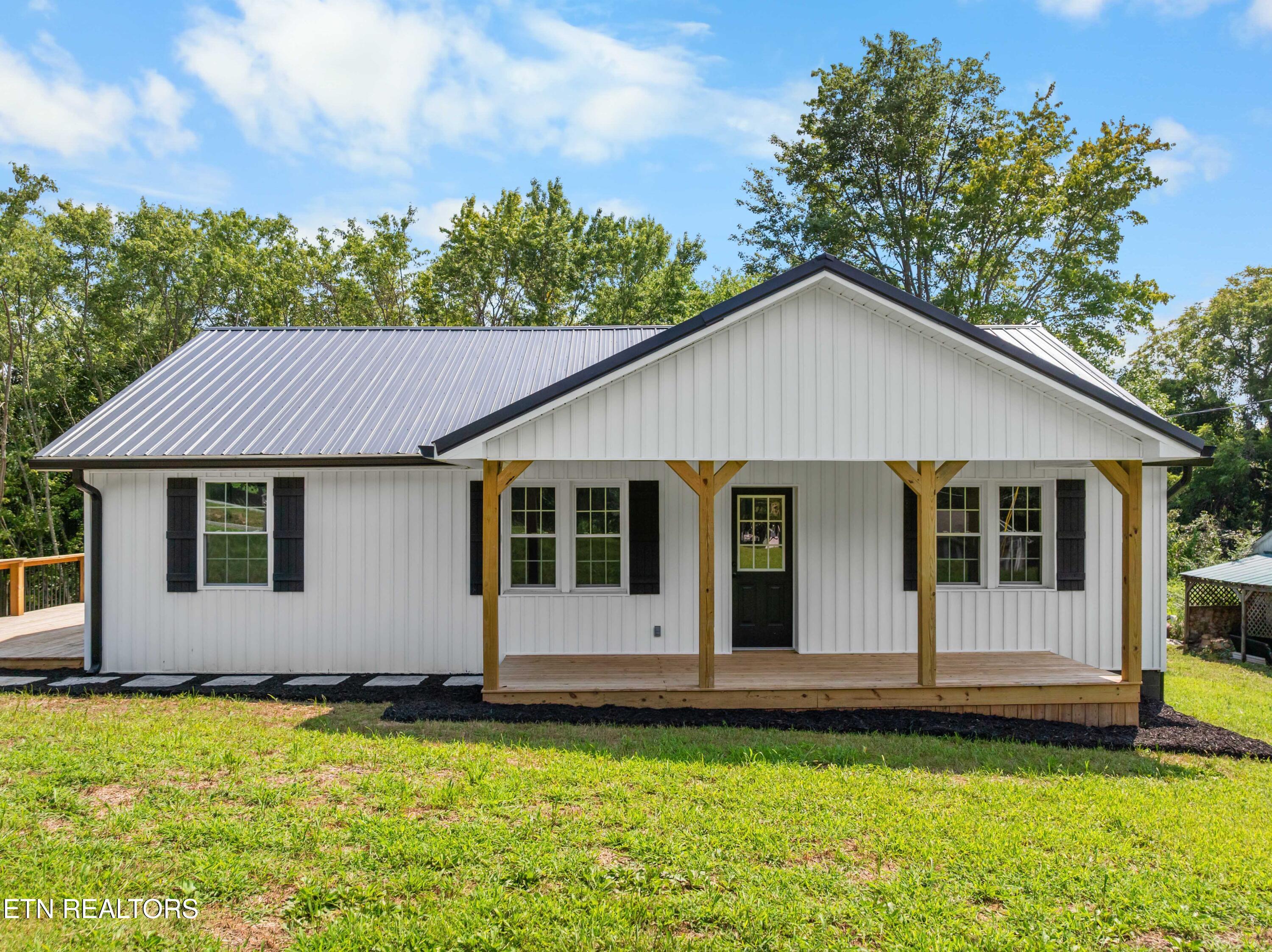 994 Pinecrest Road Jacksboro TN 37757