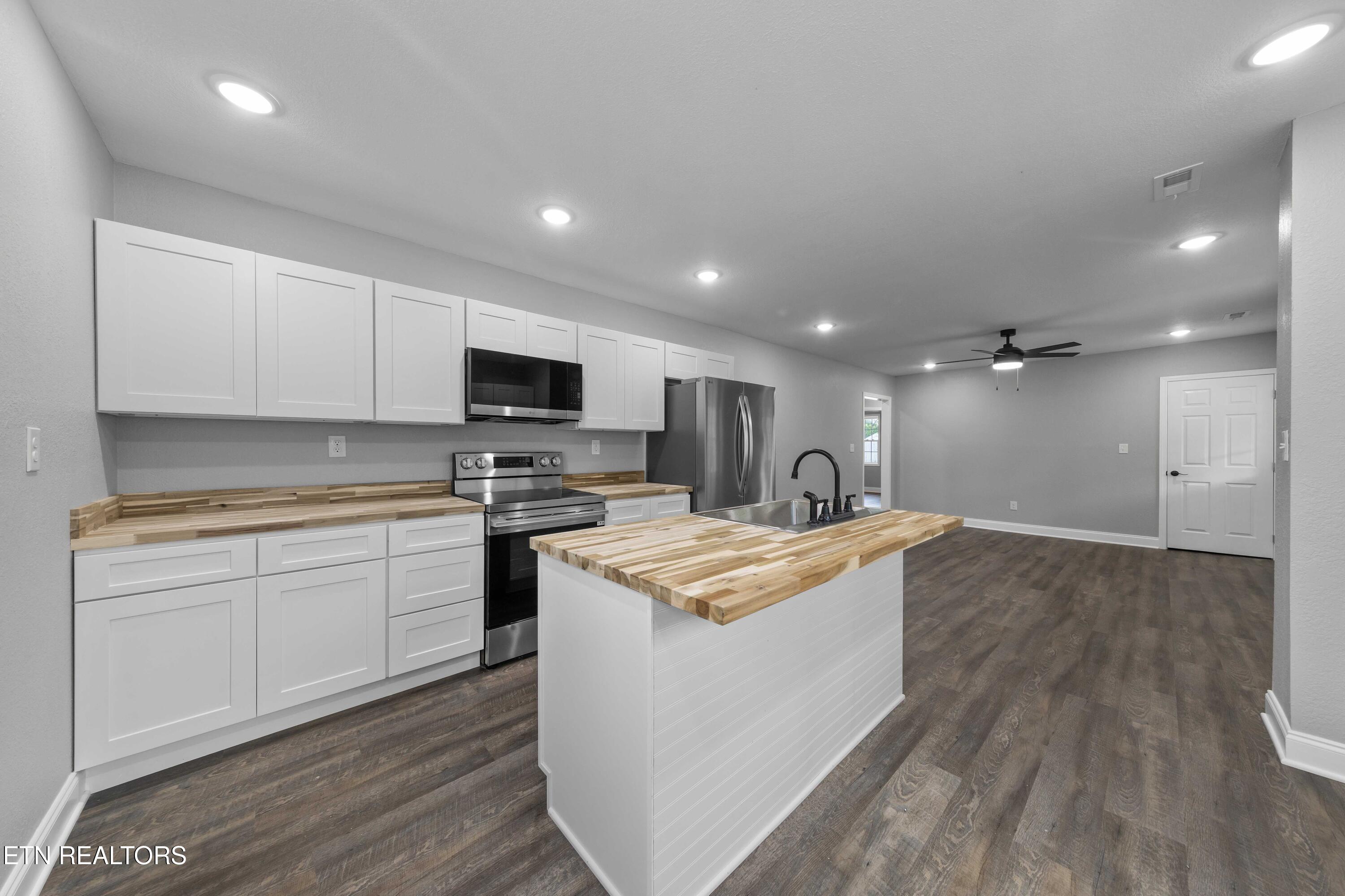 994 Pinecrest Road Jacksboro TN 37757