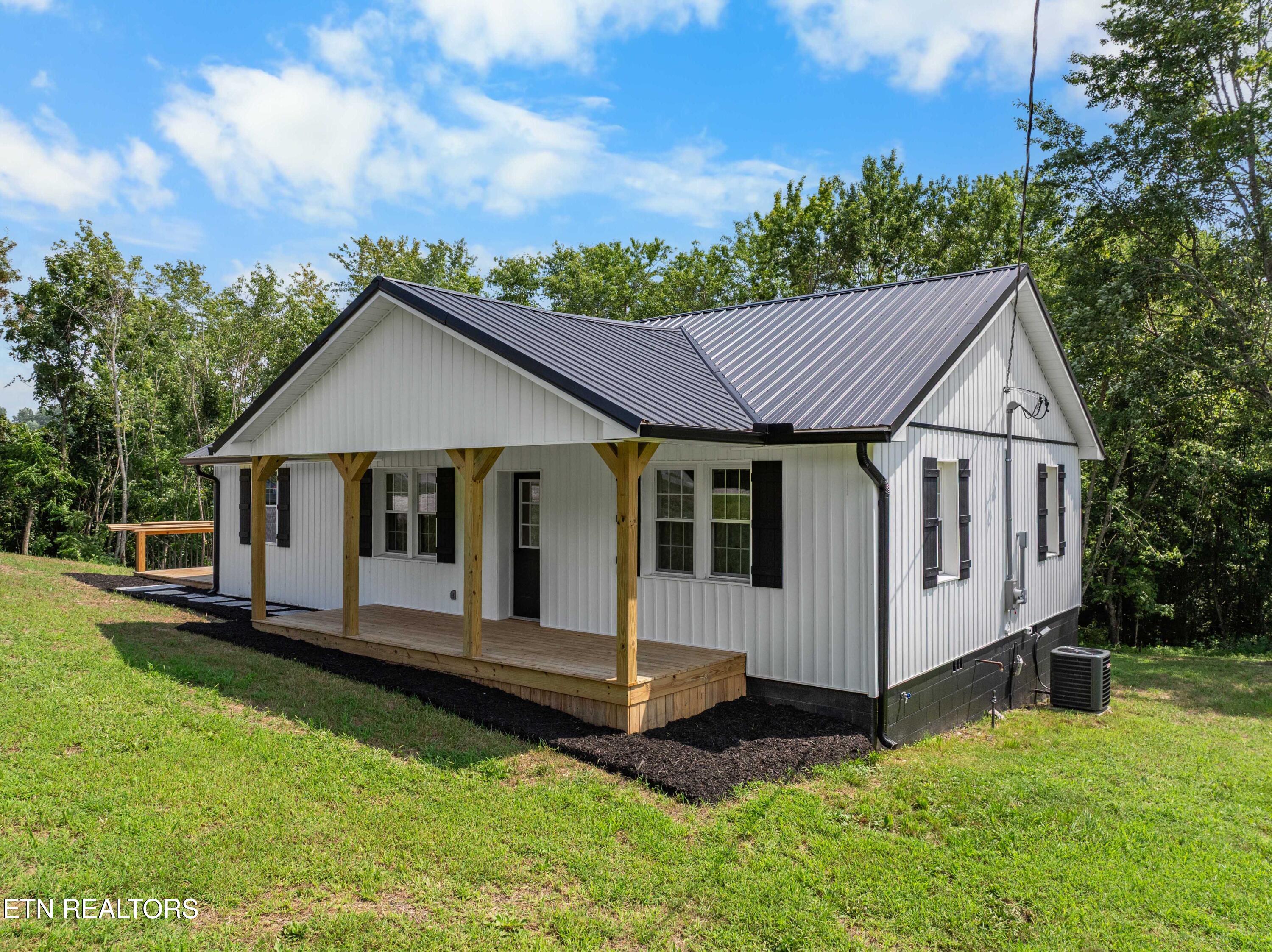 994 Pinecrest Road Jacksboro TN 37757