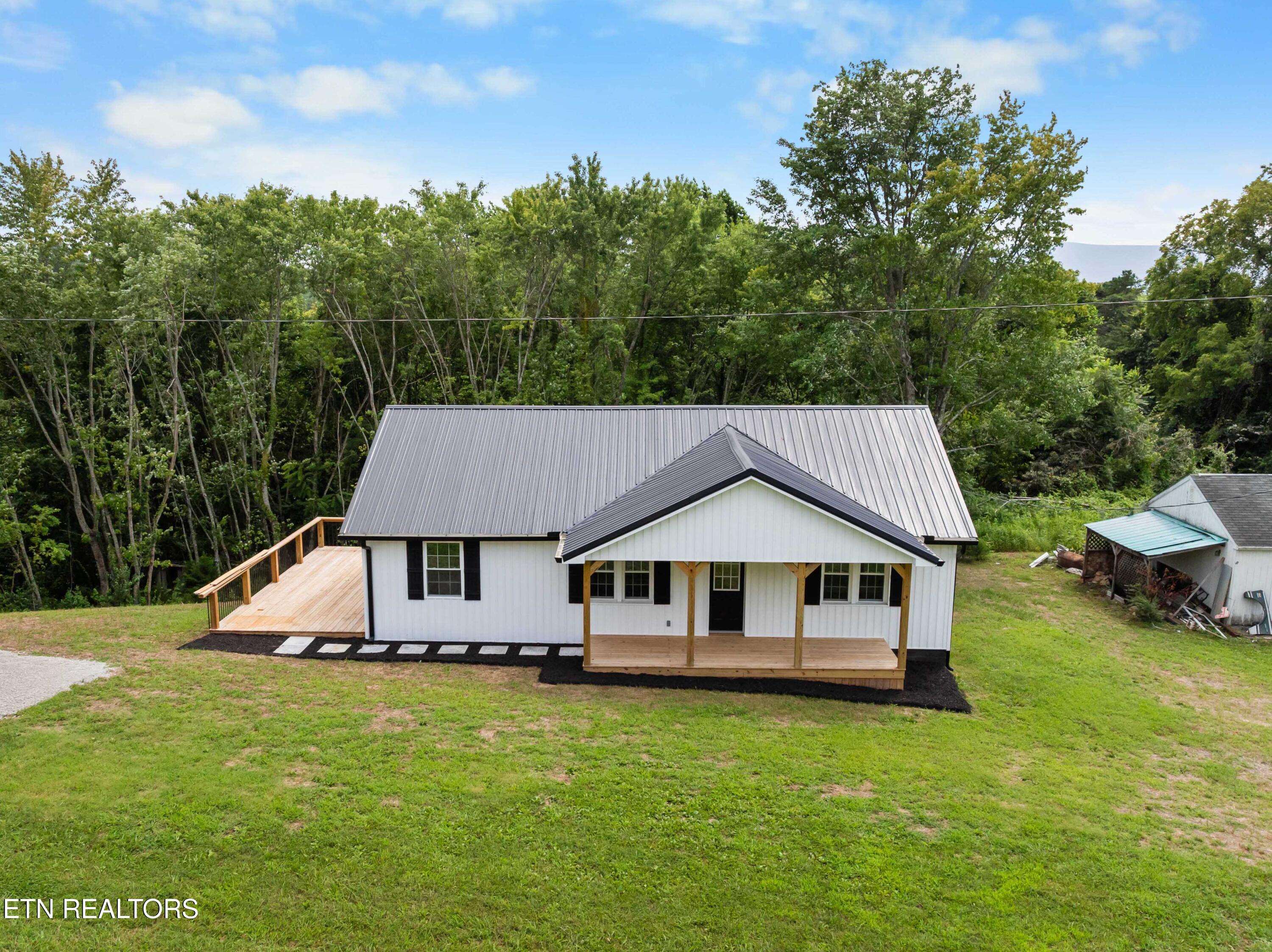 994 Pinecrest Road Jacksboro TN 37757