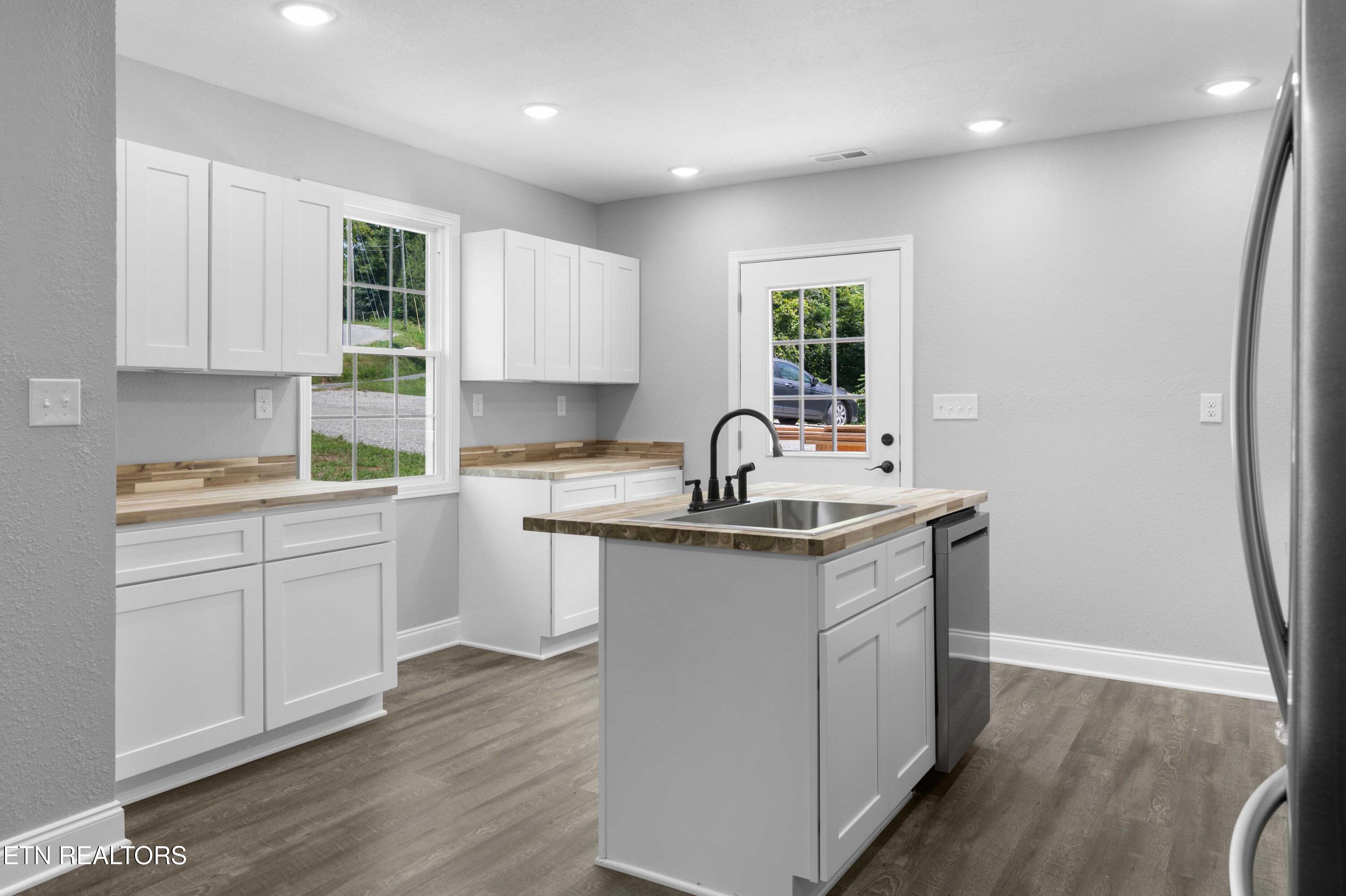 994 Pinecrest Road Jacksboro TN 37757