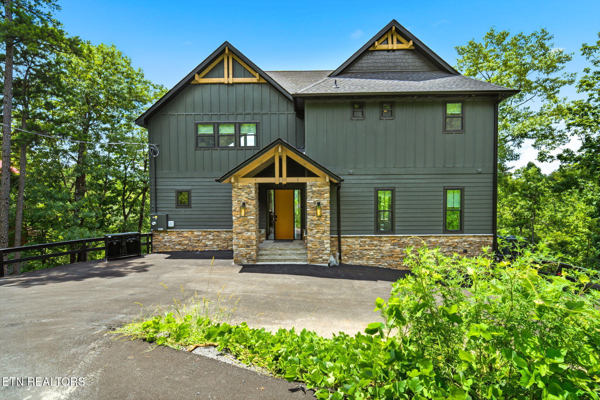 1813 Red Bone Way Sevierville TN 37876