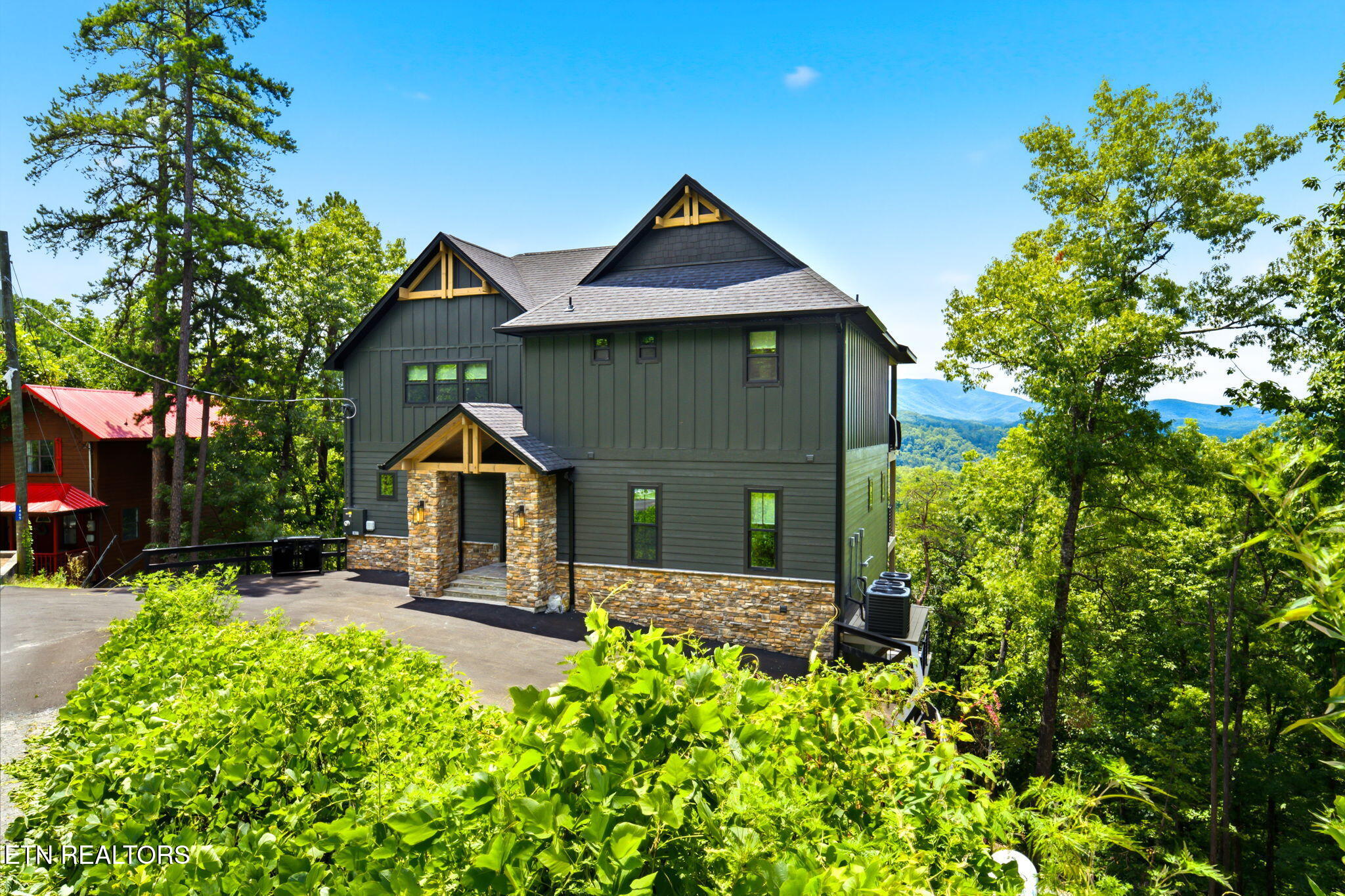 1813 Red Bone Way Sevierville TN 37876