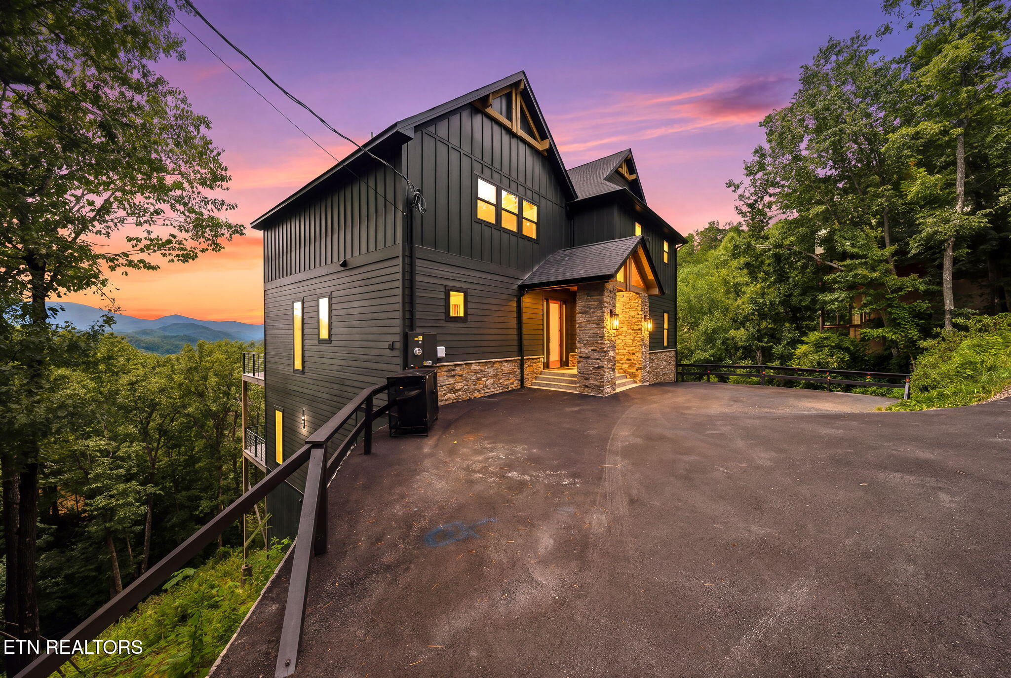 1813 Red Bone Way Sevierville TN 37876