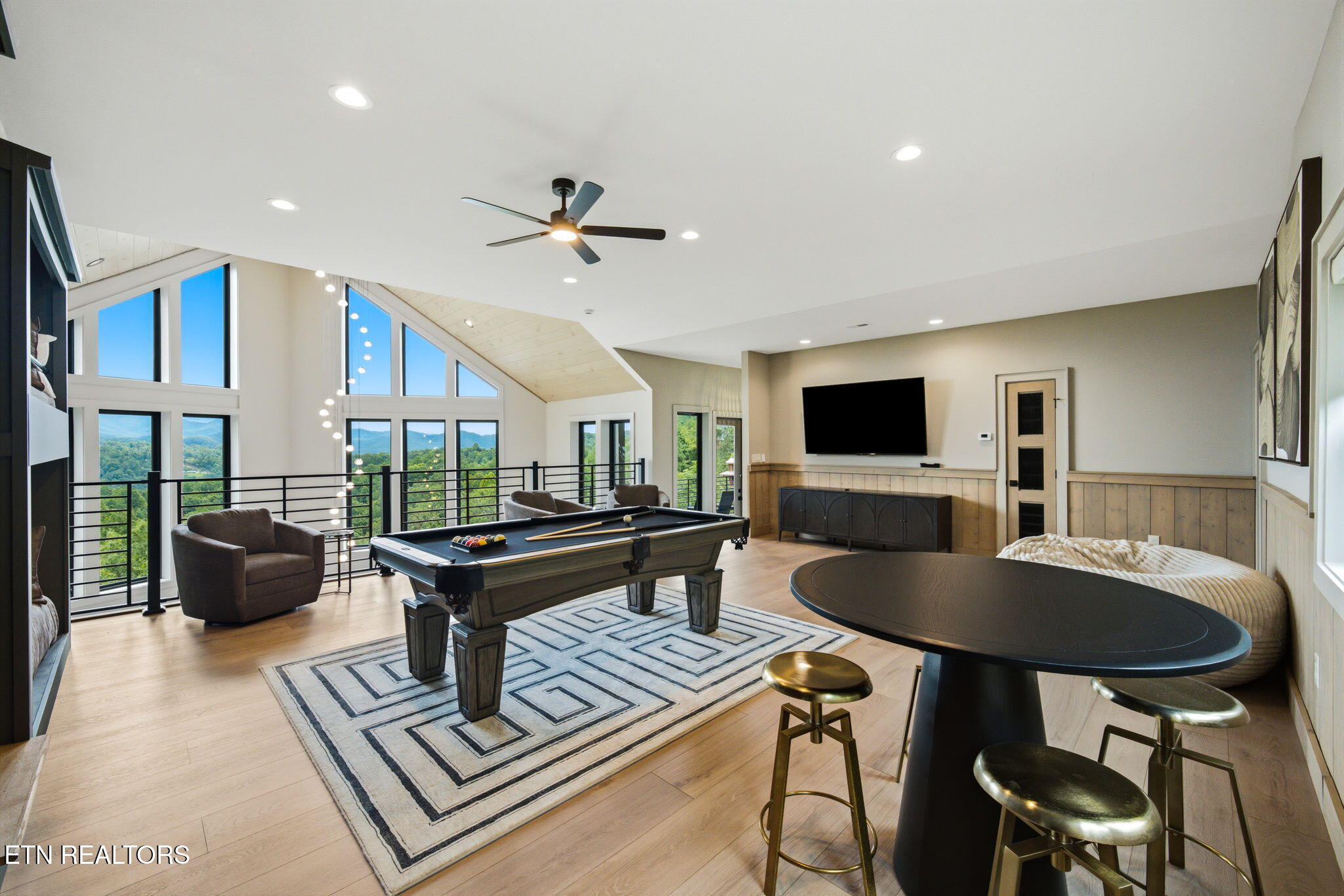 1813 Red Bone Way Sevierville TN 37876