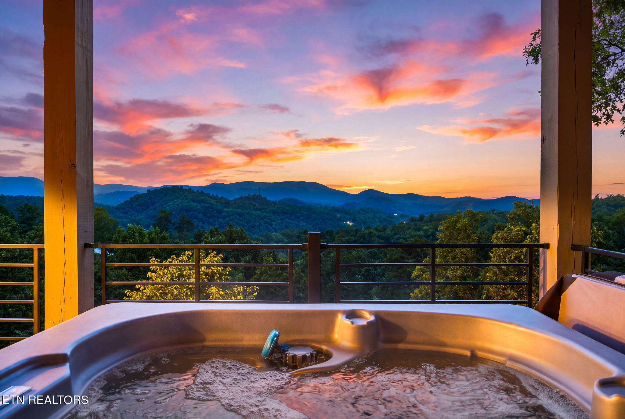1813 Red Bone Way Sevierville TN 37876