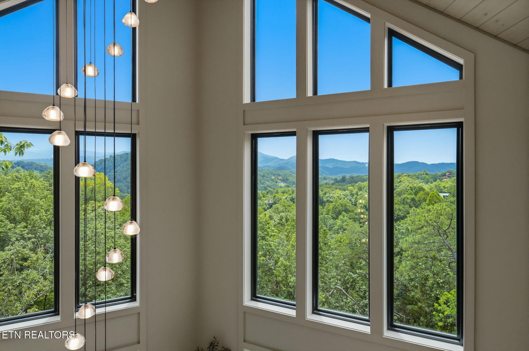 1813 Red Bone Way Sevierville TN 37876
