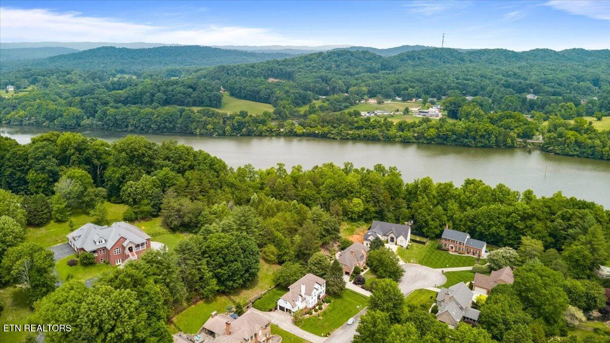 15 Radisson Cove Oak Ridge TN 37830