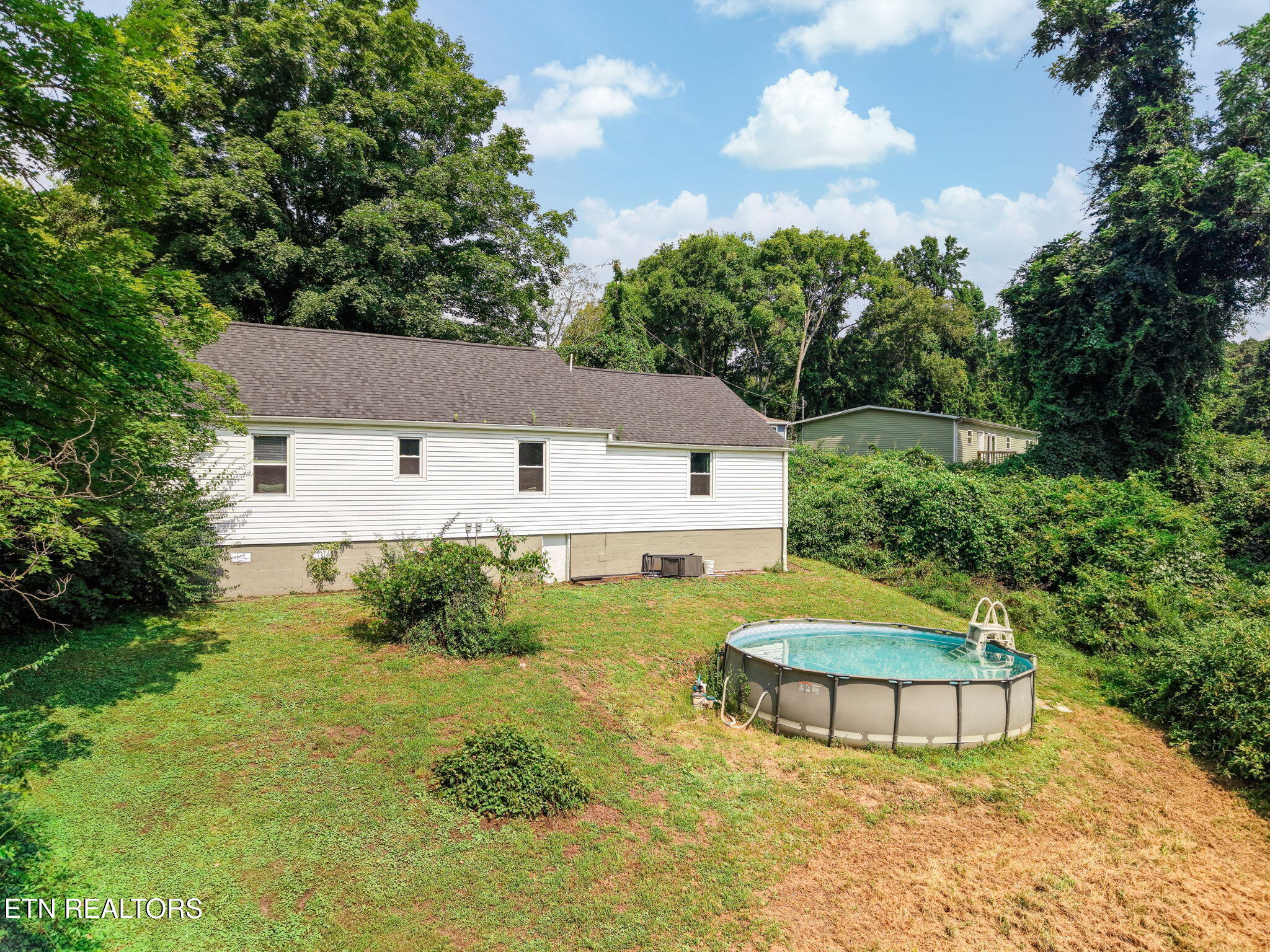 439 Jarnigan Street Clinton TN 37716