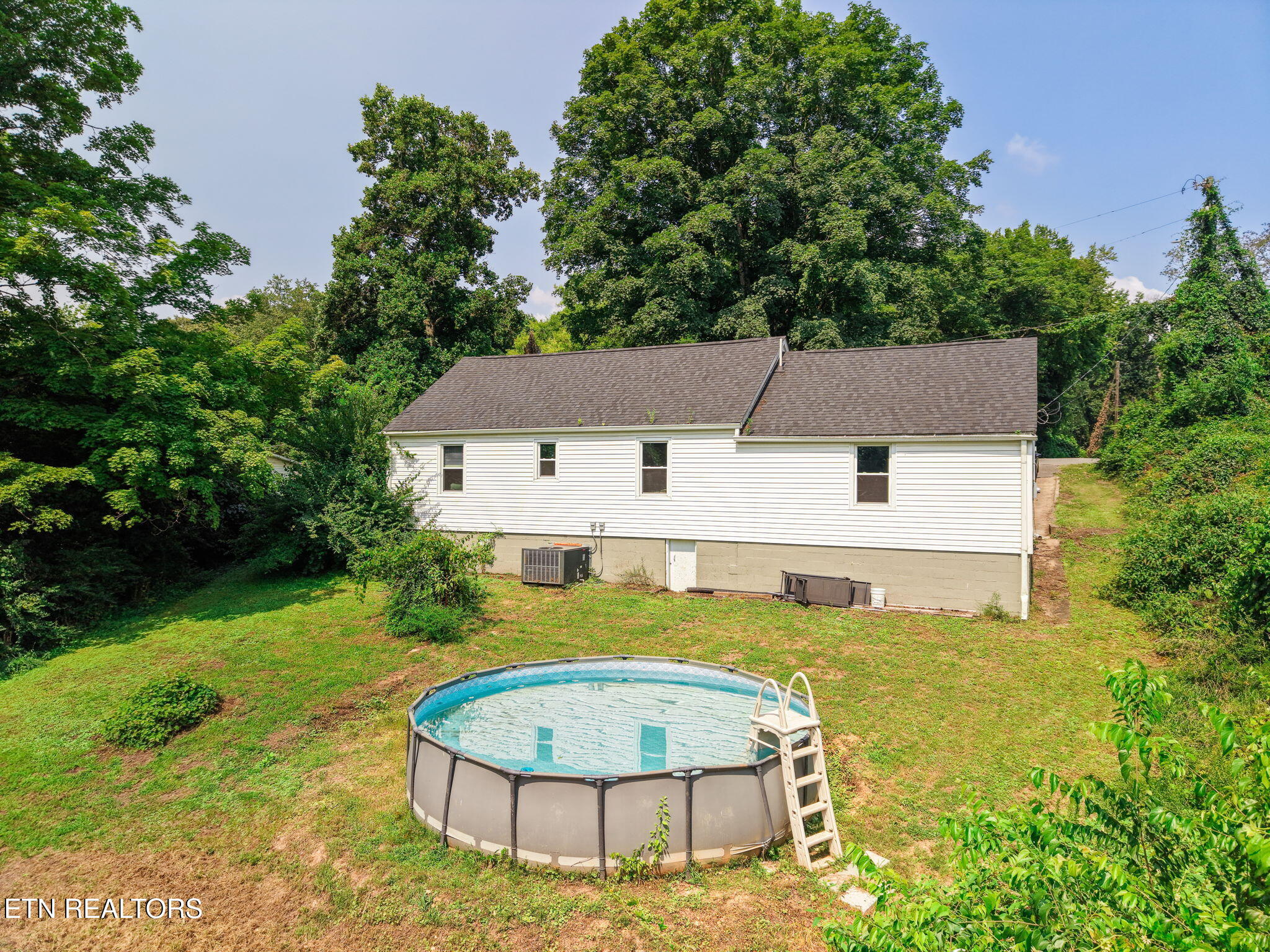439 Jarnigan Street Clinton TN 37716