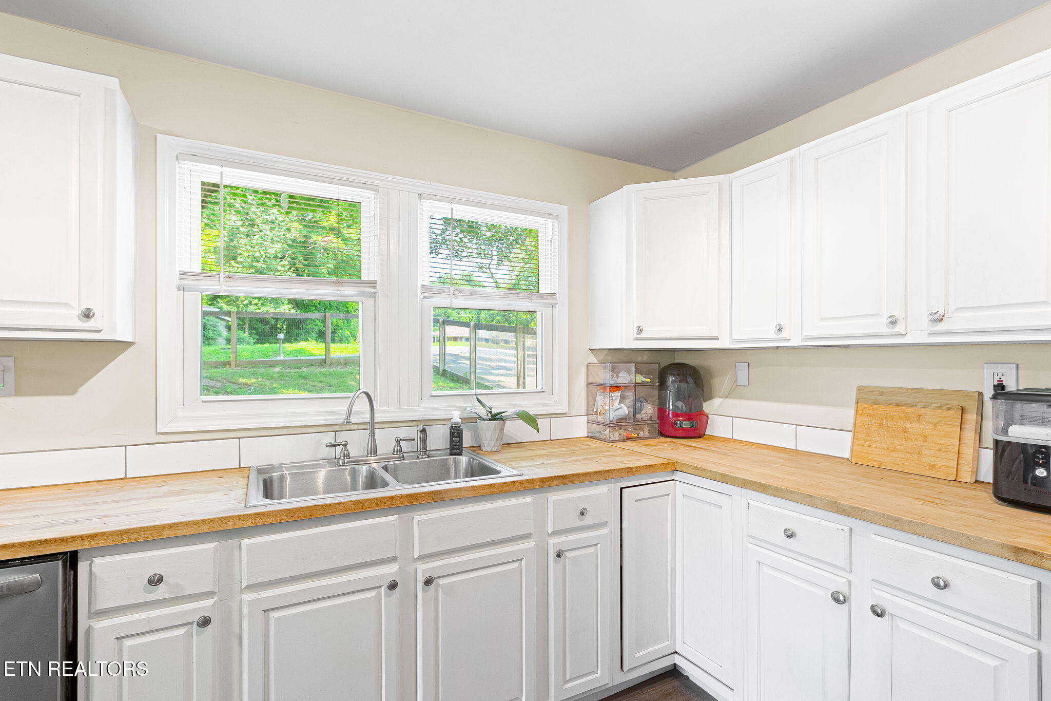 439 Jarnigan Street Clinton TN 37716