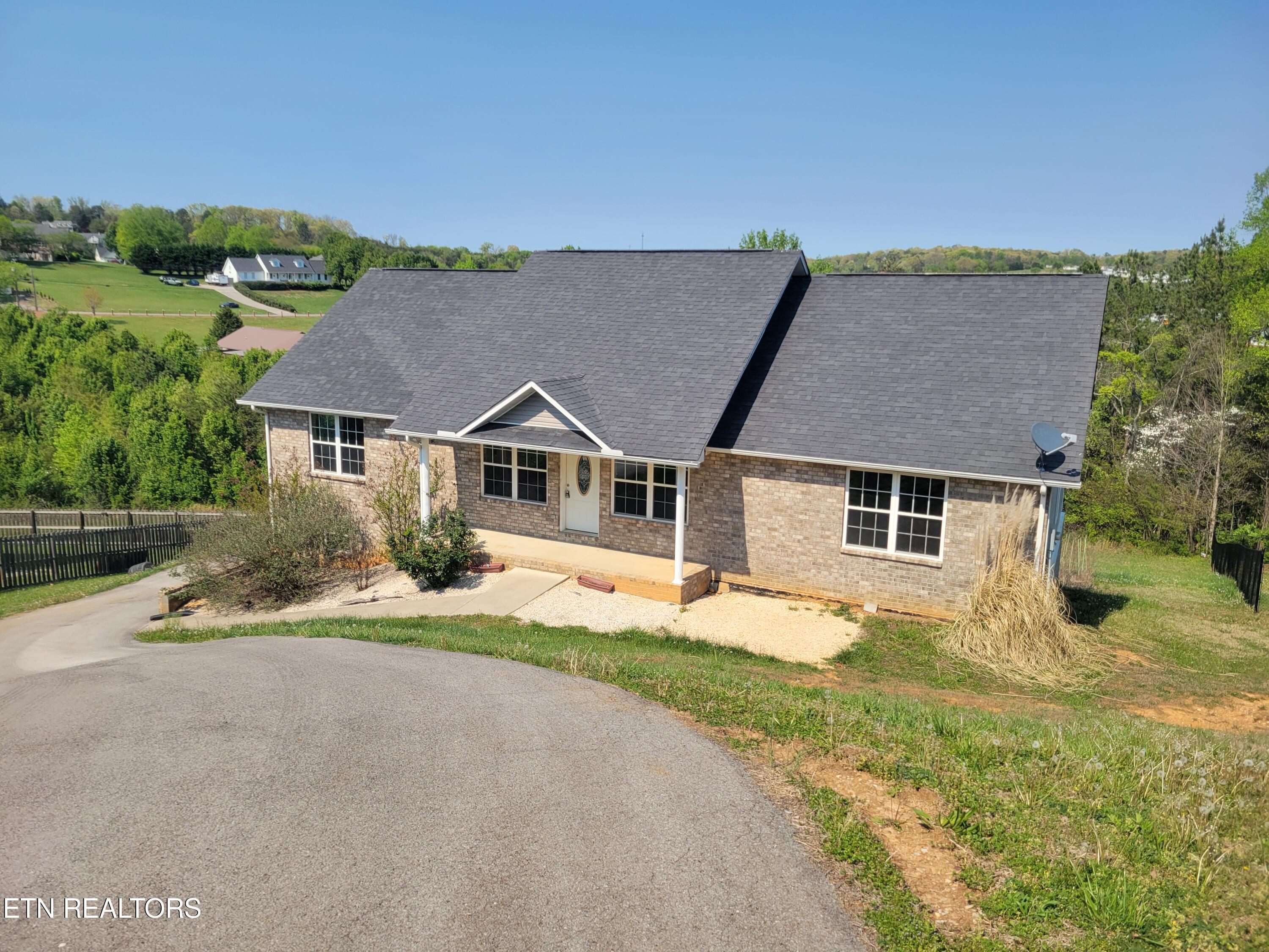 3236 Sandpiper Court Kodak TN 37764