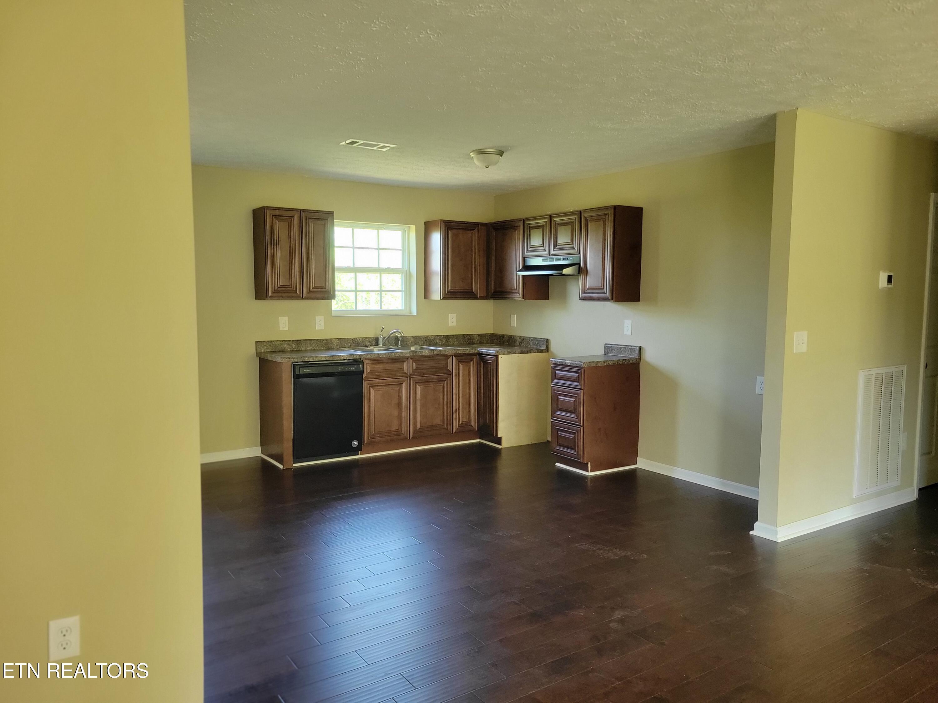3236 Sandpiper Court Kodak TN 37764