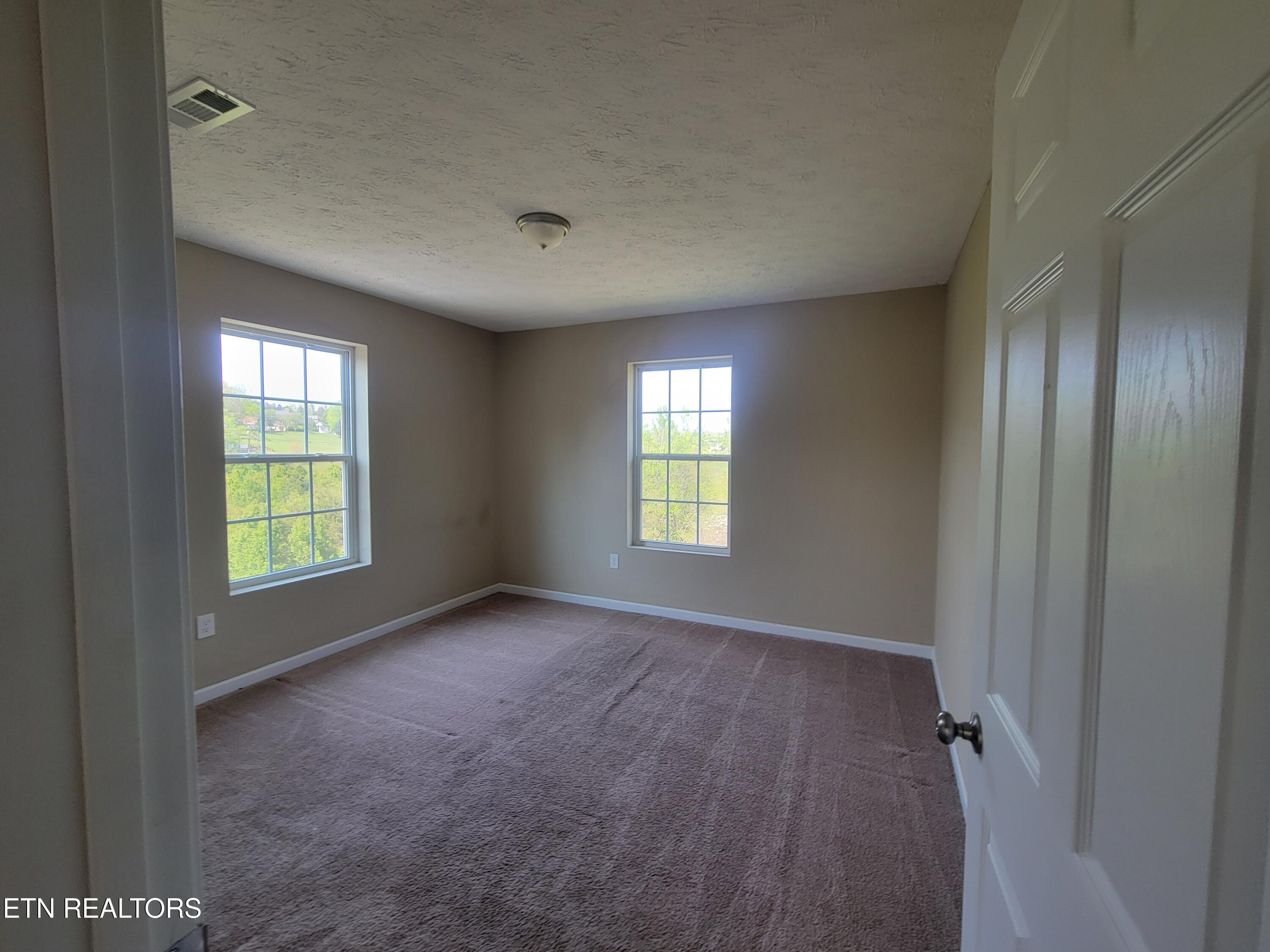 3236 Sandpiper Court Kodak TN 37764