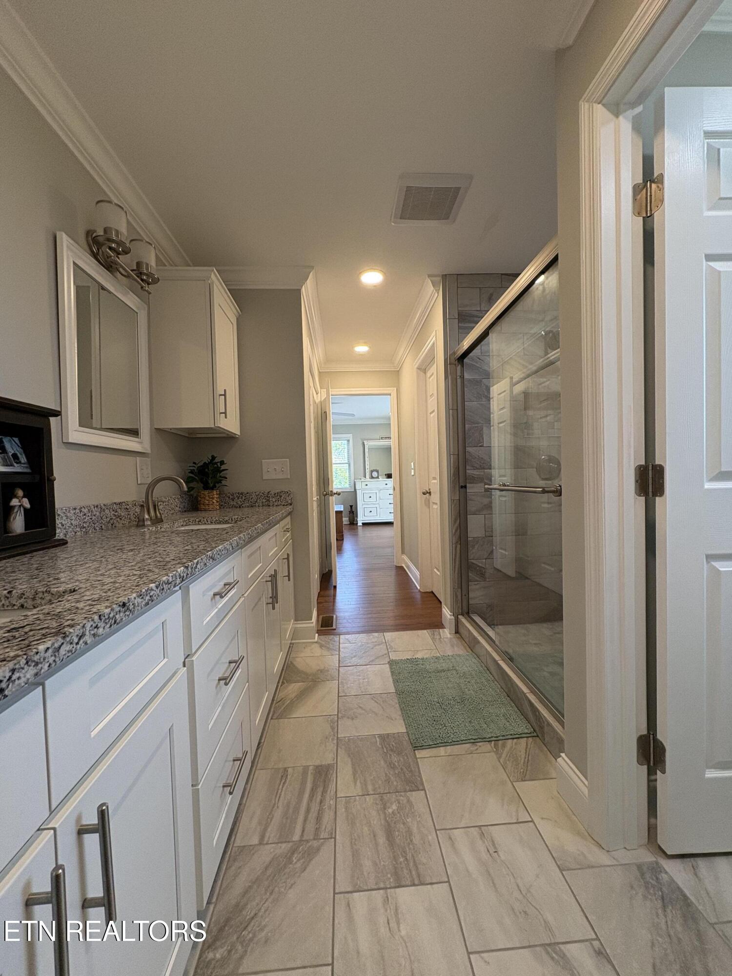 2001 Evergreen Circle Lenoir City TN 37772